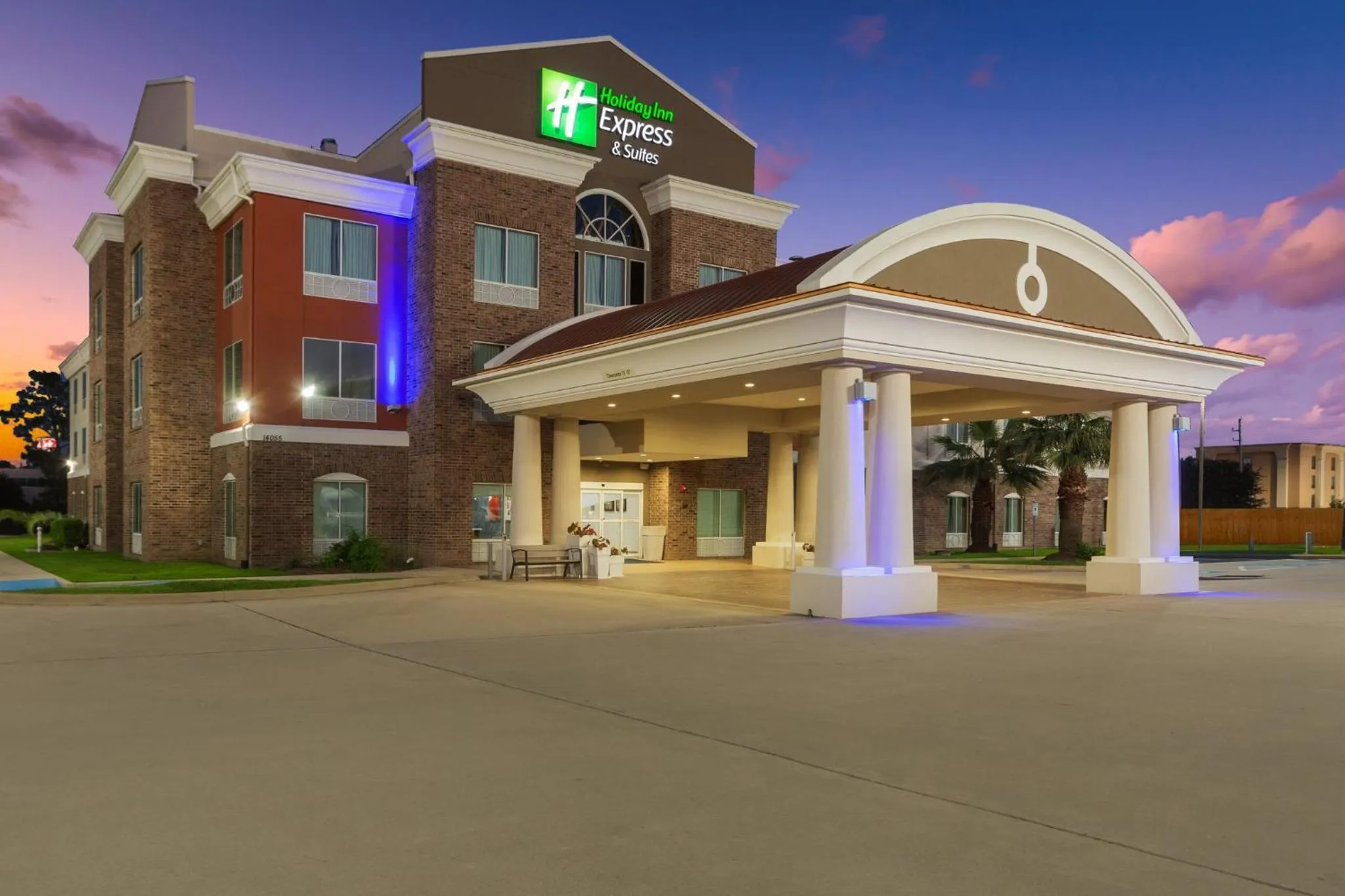 Property building in Holiday Inn Express Tomball by IHG