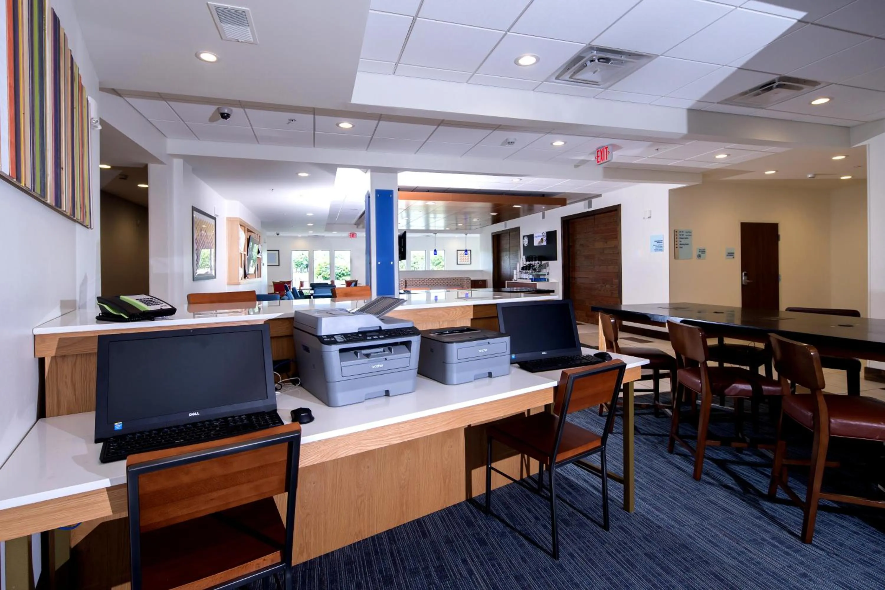 Communal lounge/ TV room in Holiday Inn Express & Suites Port Huron by IHG