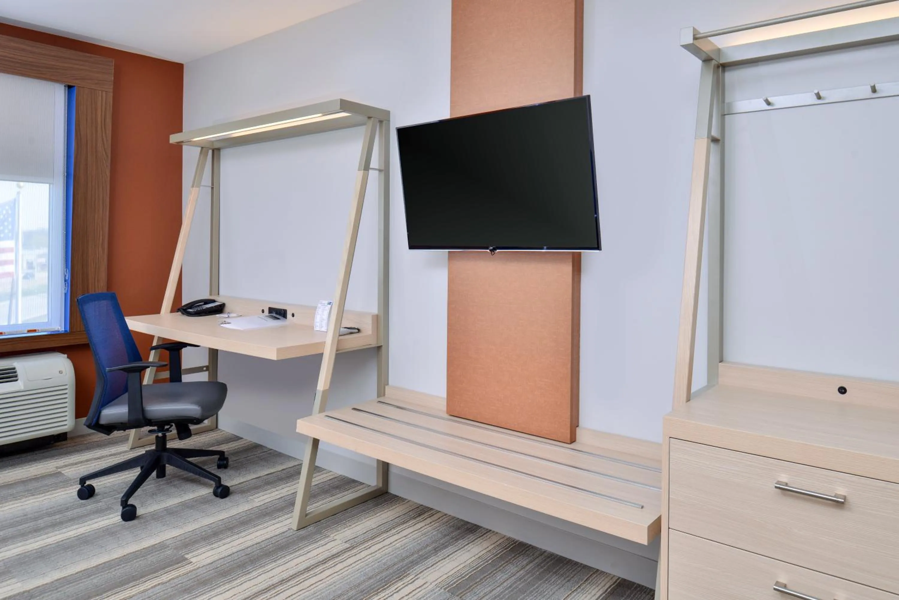 Photo of the whole room in Holiday Inn Express & Suites Farmington Hills - Detroit by IHG