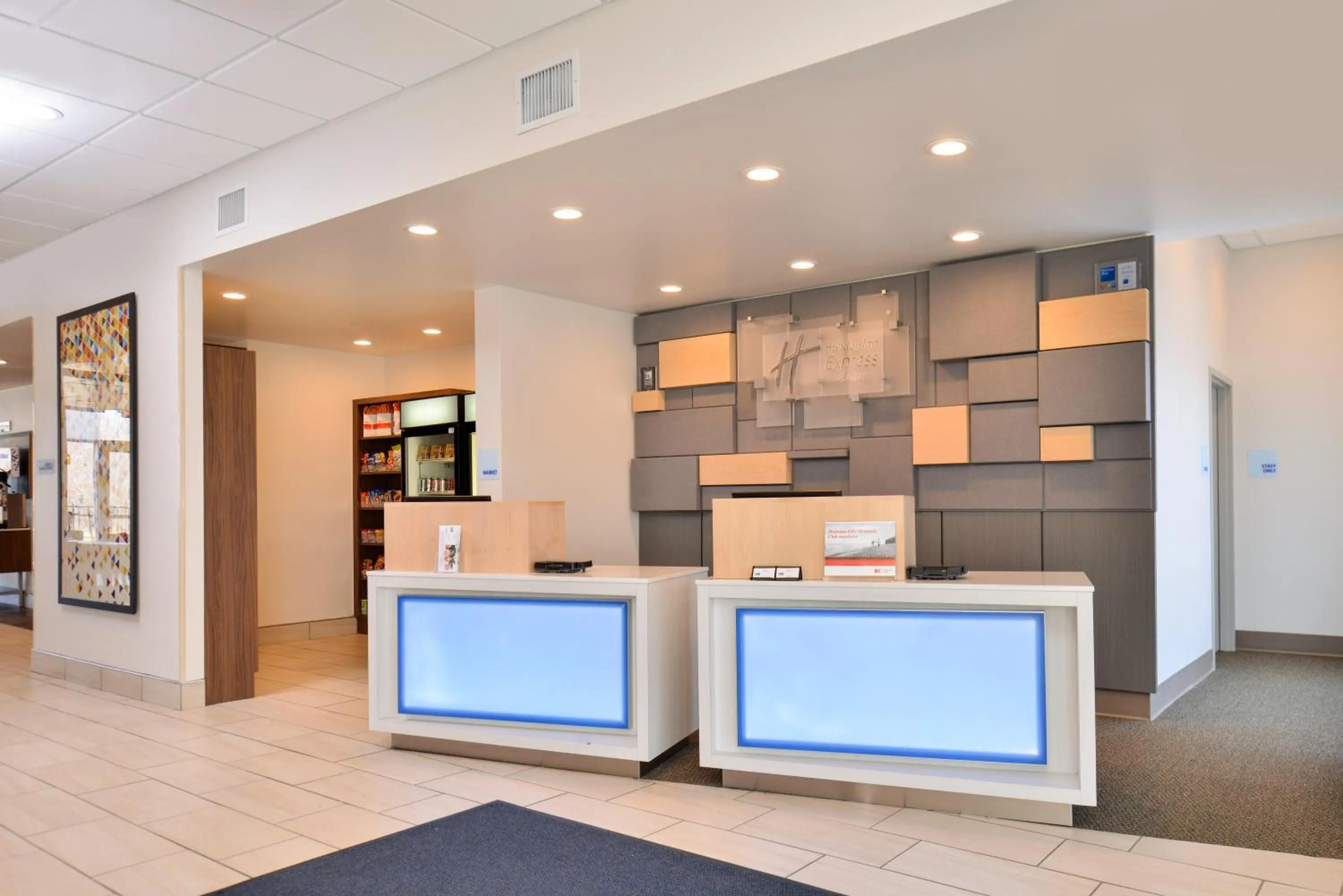 Property building in Holiday Inn Express & Suites Farmington Hills - Detroit by IHG