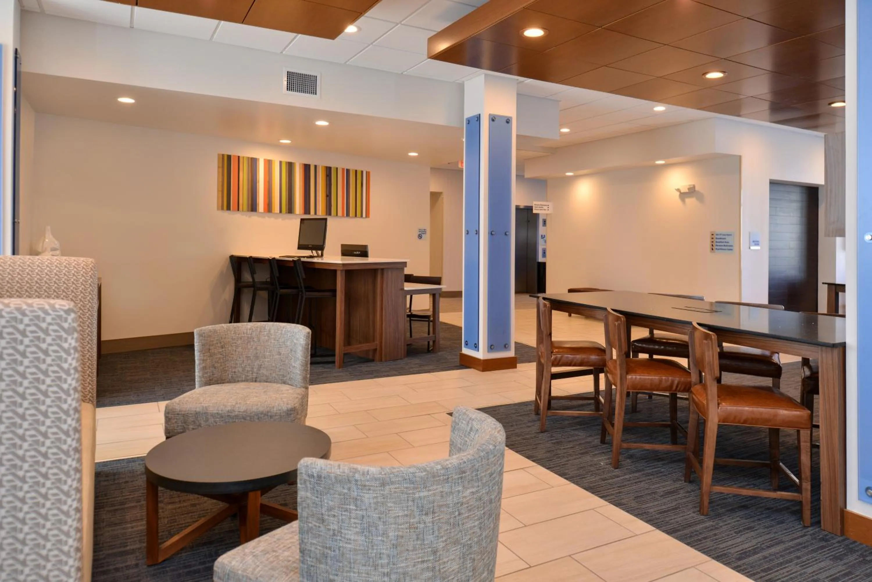 Property building in Holiday Inn Express & Suites Farmington Hills - Detroit by IHG