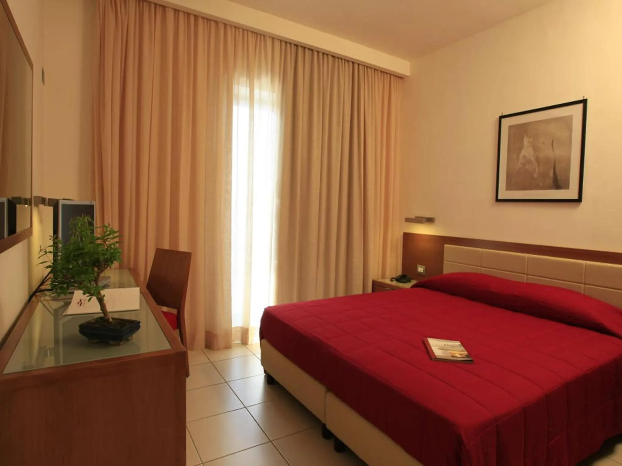 Photo of the whole room in La Costiera Hotel