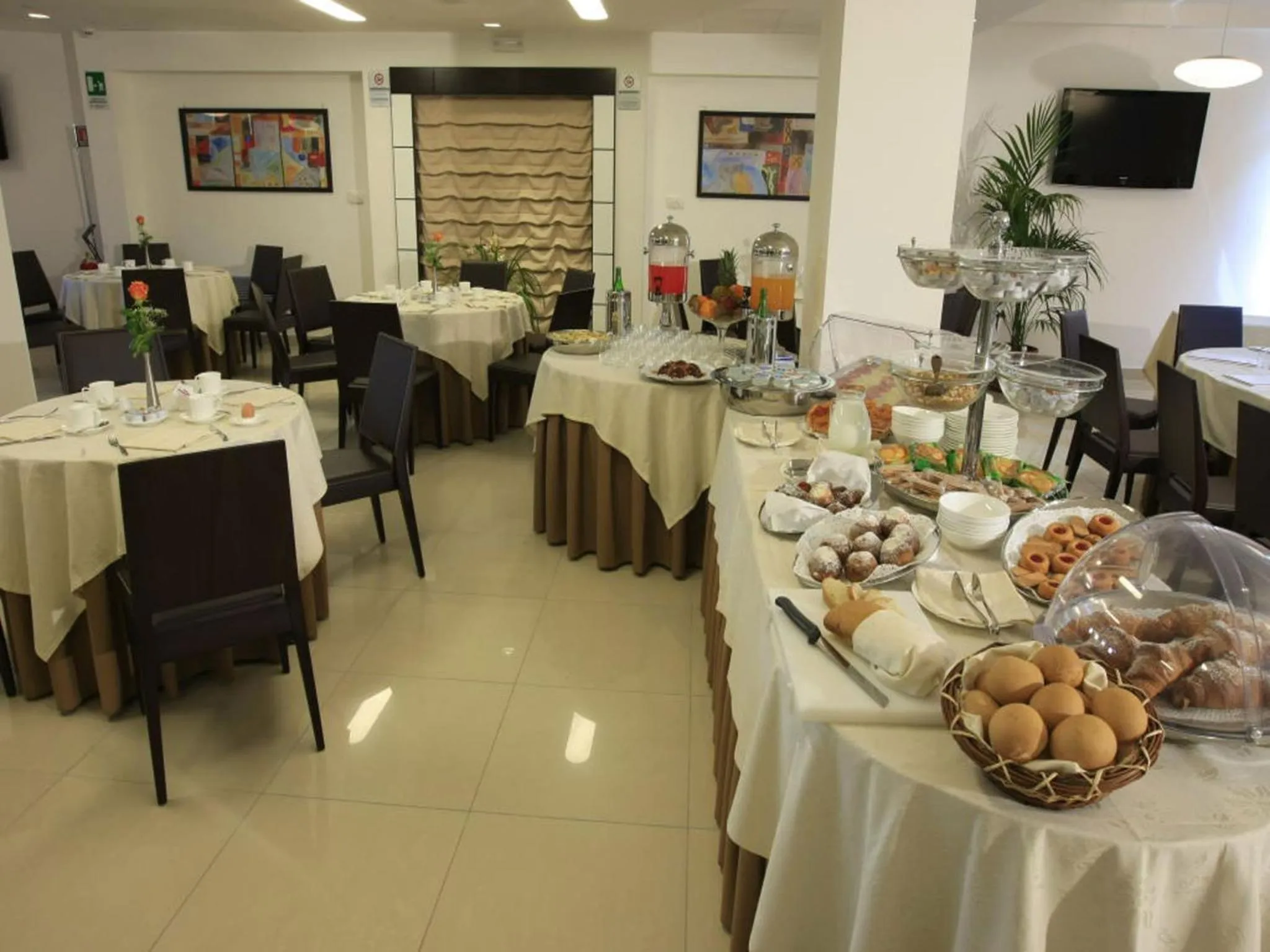 Food and drinks in La Costiera Hotel