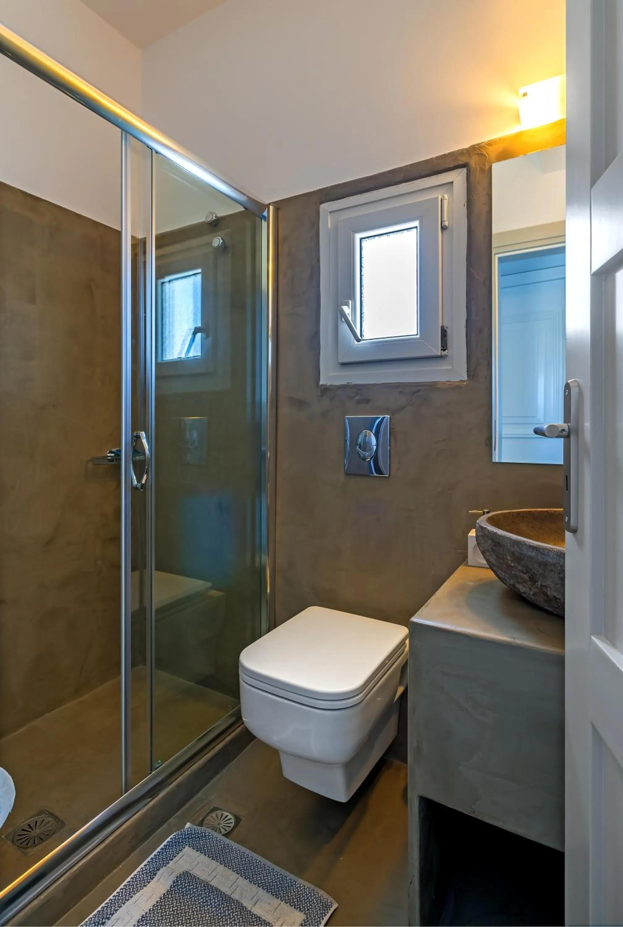 Shower in Cape Mykonos