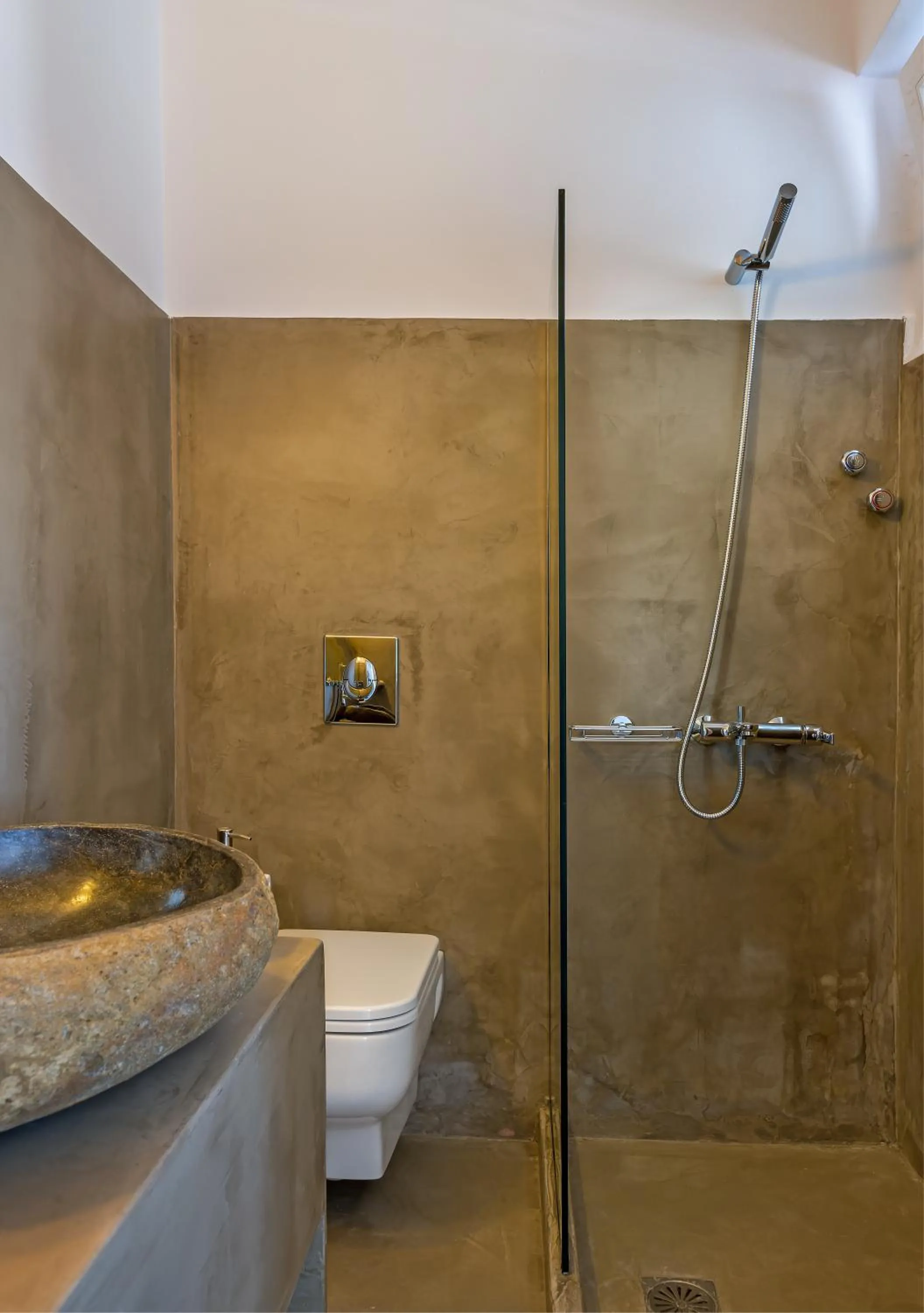 Shower in Cape Mykonos