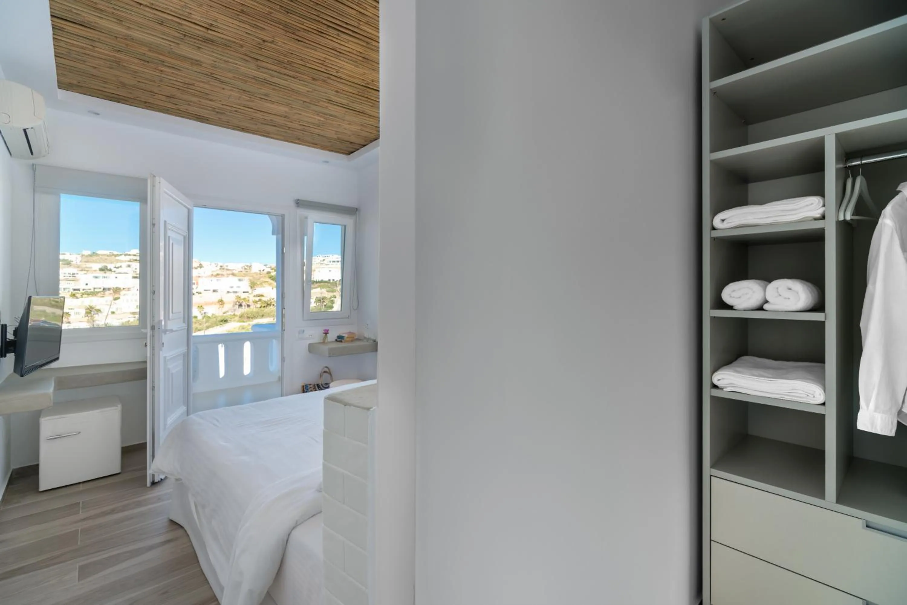 Photo of the whole room in Cape Mykonos