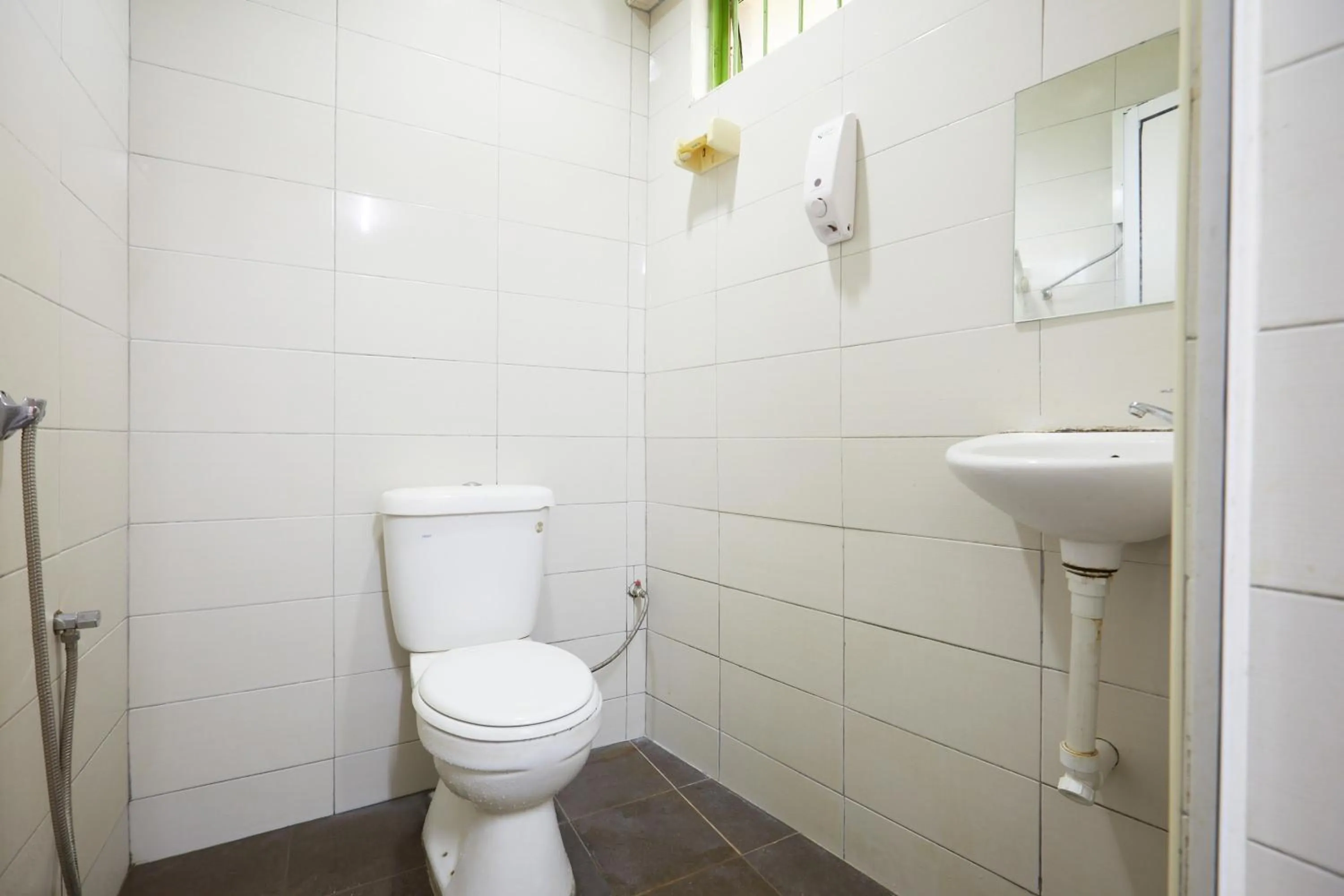 Toilet in Ros Heritage Motel