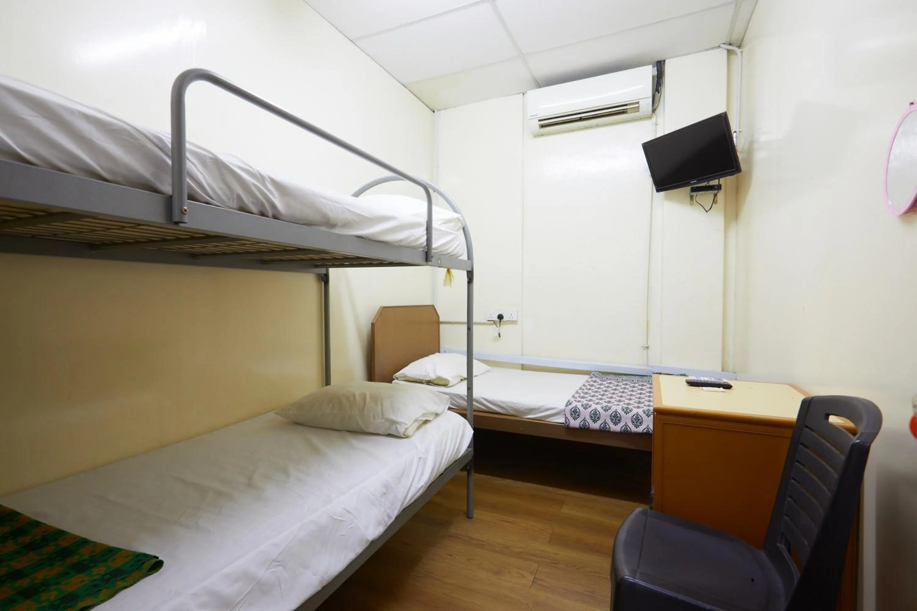 Bed in Ros Heritage Motel