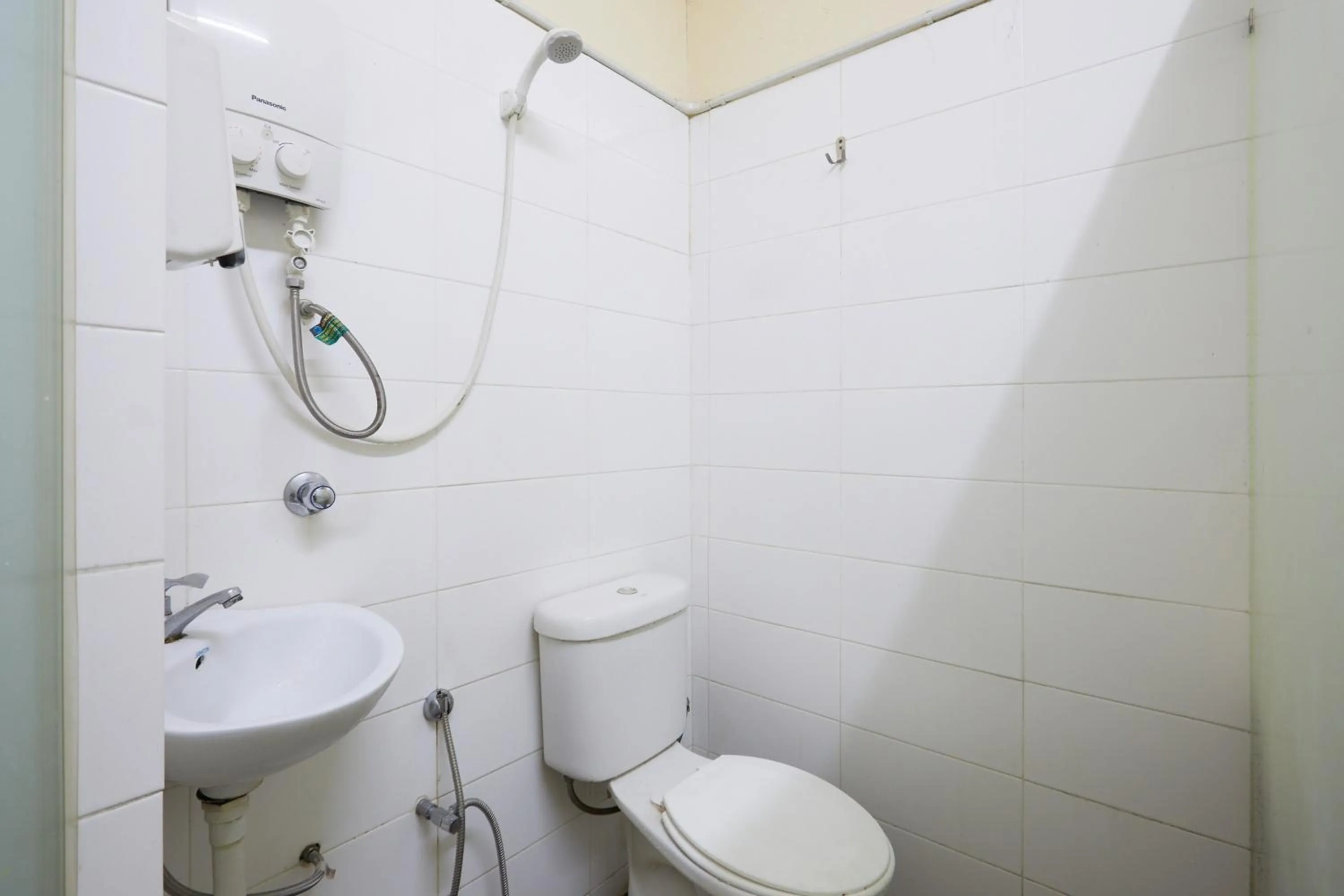 Toilet in Ros Heritage Motel