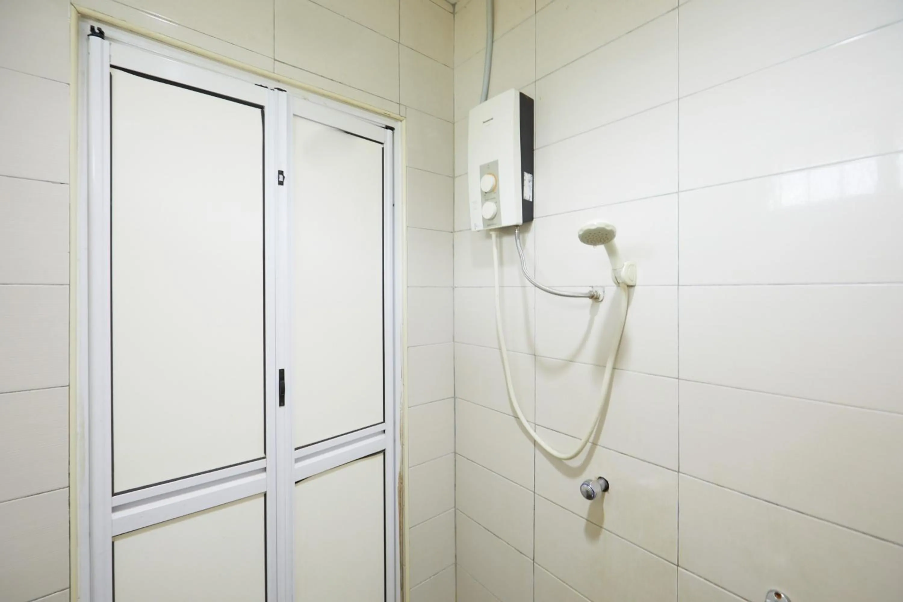 Shower in Ros Heritage Motel