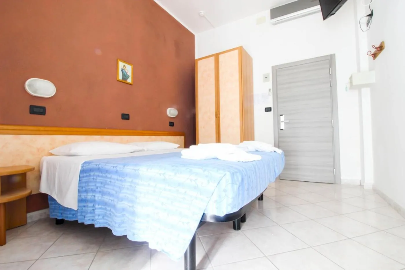Bed in Hotel Abbondanza