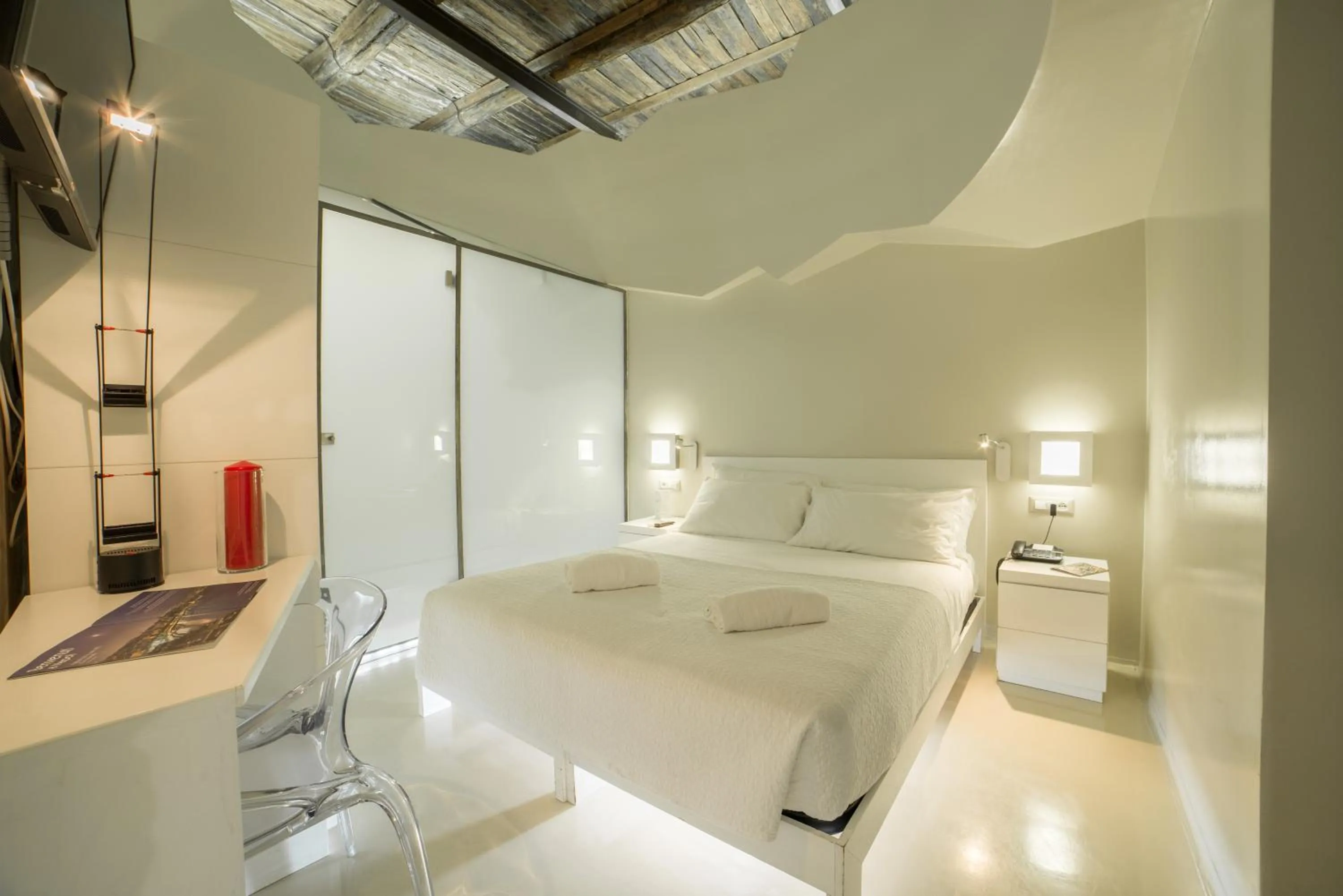 Bathroom, Bed in Chiaia 197 Deluxe Residence