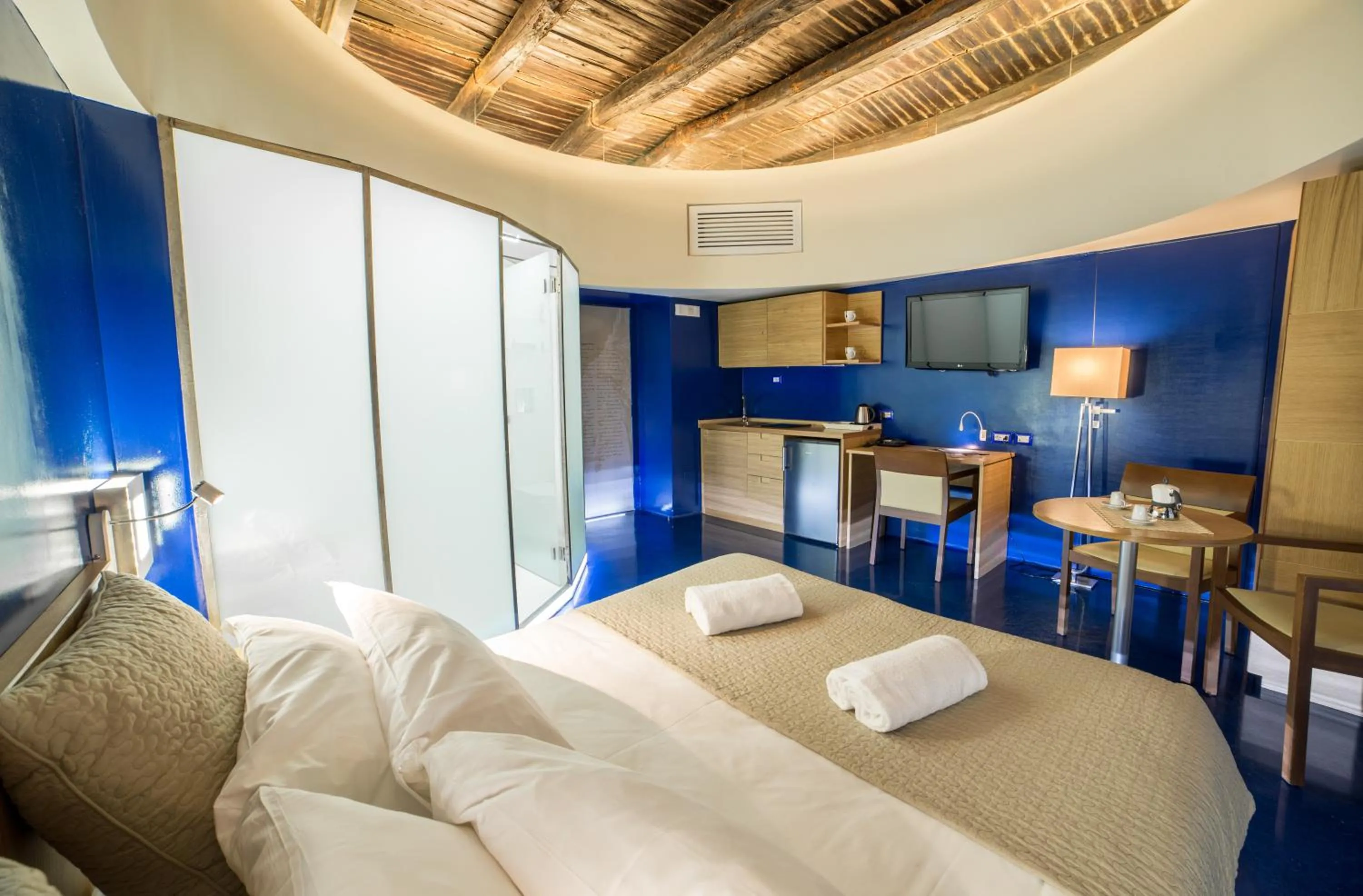 TV and multimedia, Bed in Chiaia 197 Deluxe Residence