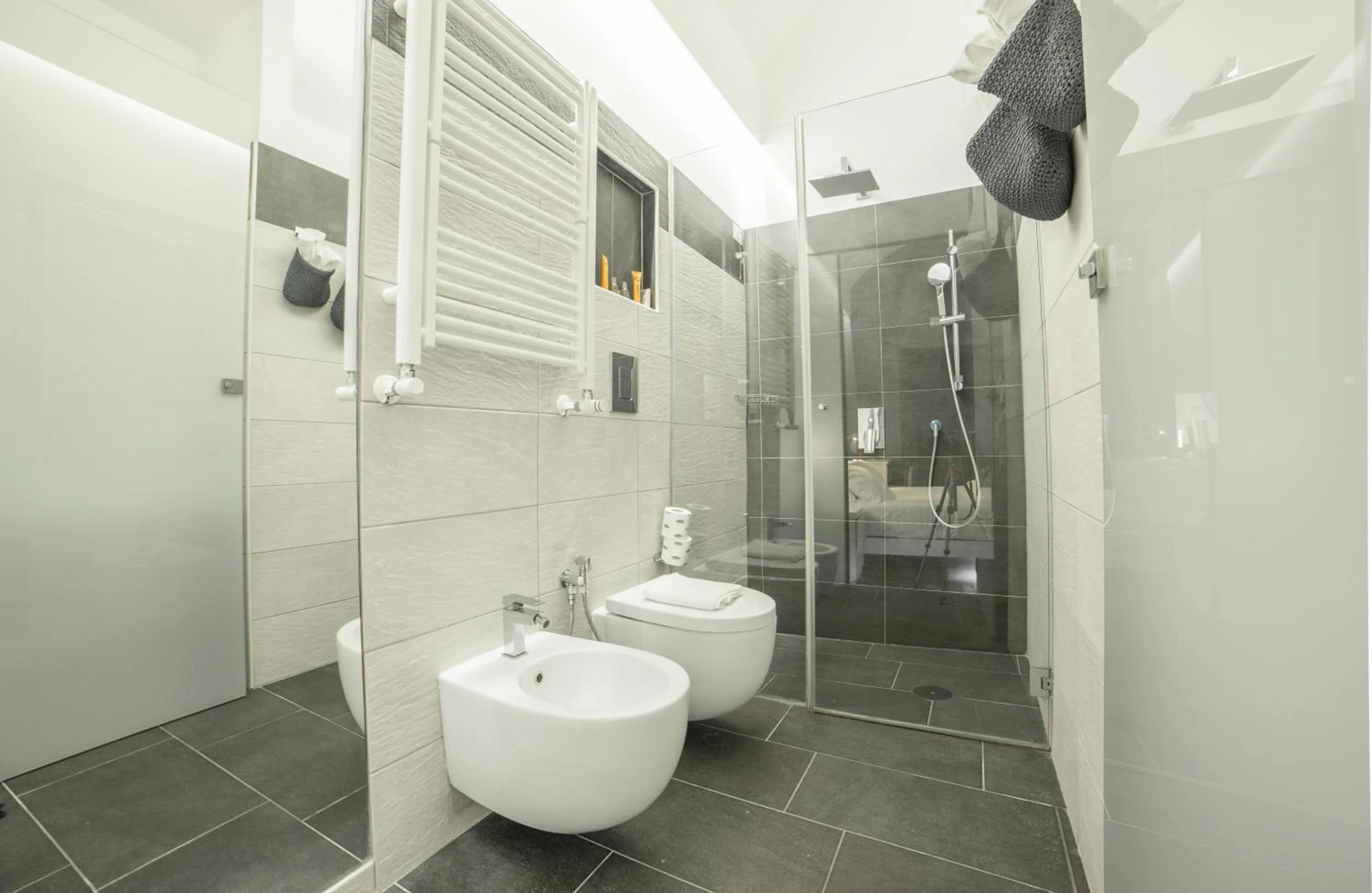 Shower in Chiaia 197 Deluxe Residence