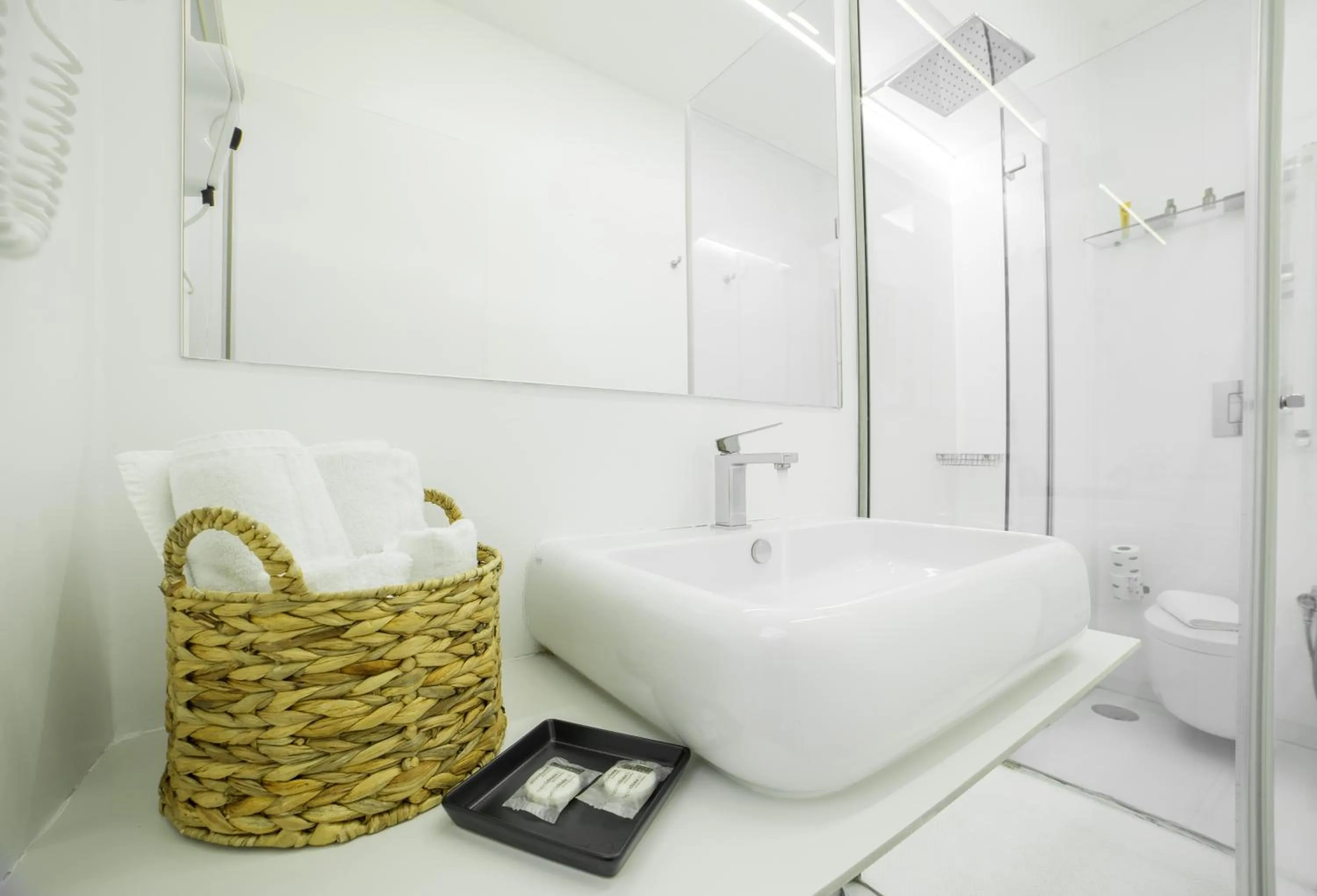 Shower, Bed in Chiaia 197 Deluxe Residence