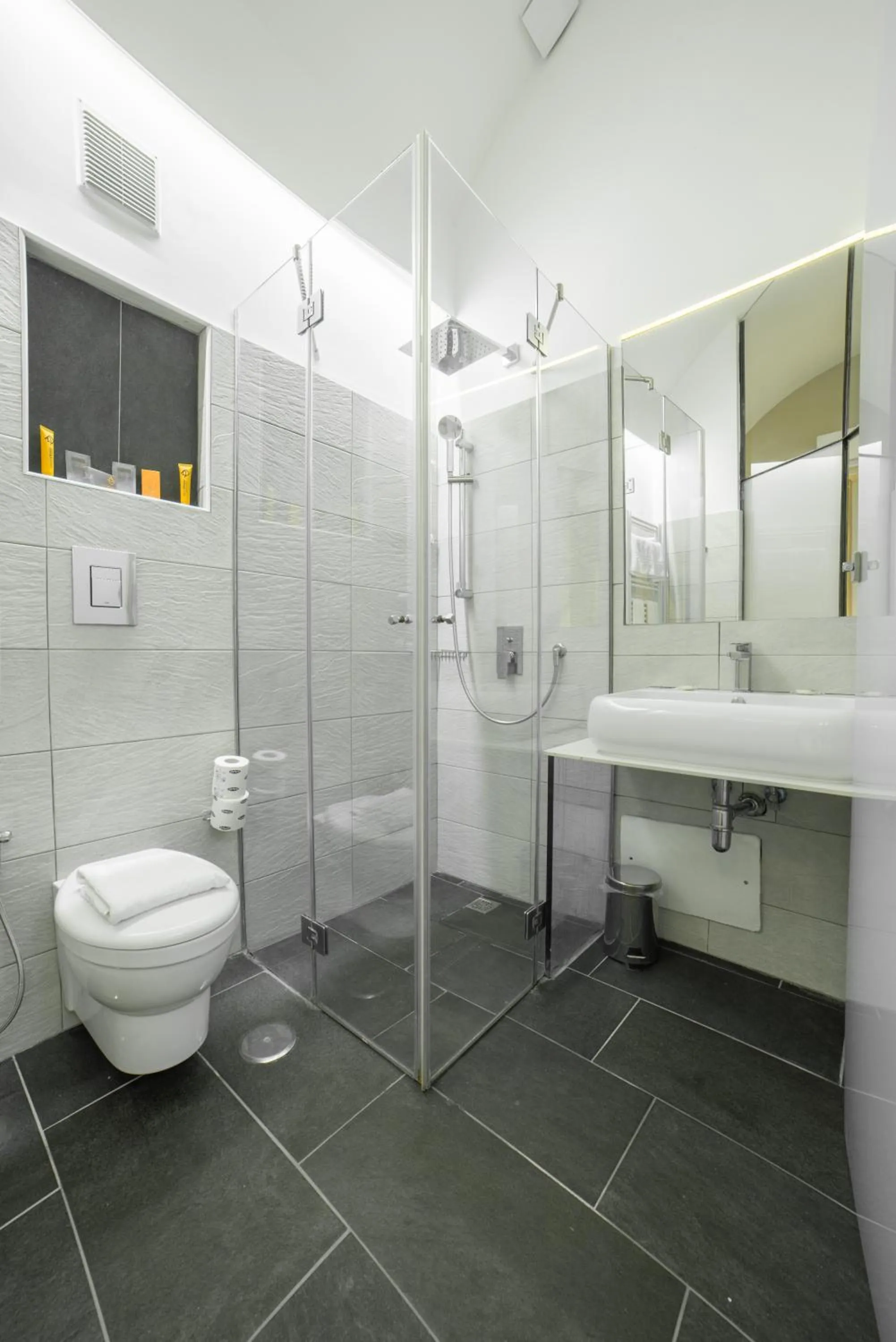 Shower in Chiaia 197 Deluxe Residence