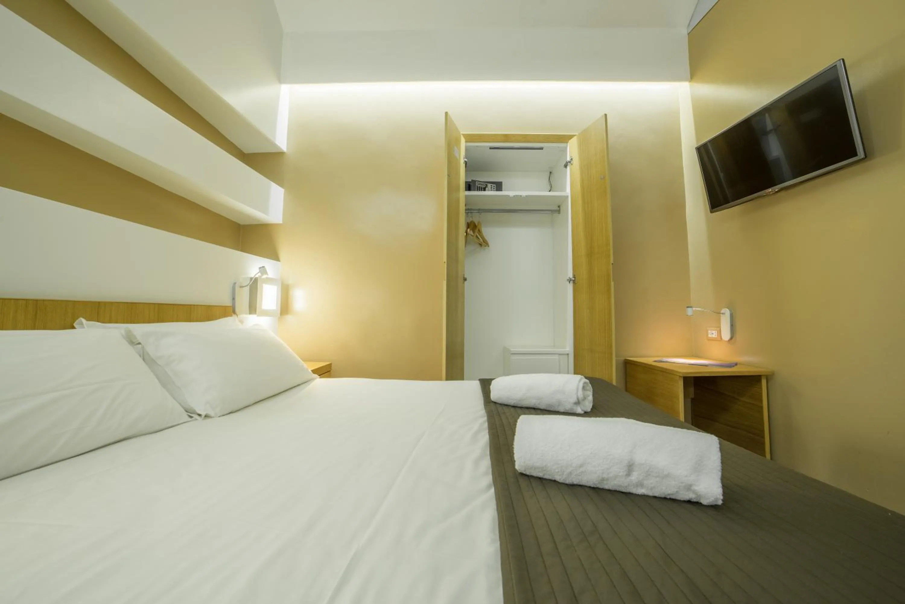 TV and multimedia, Bed in Chiaia 197 Deluxe Residence