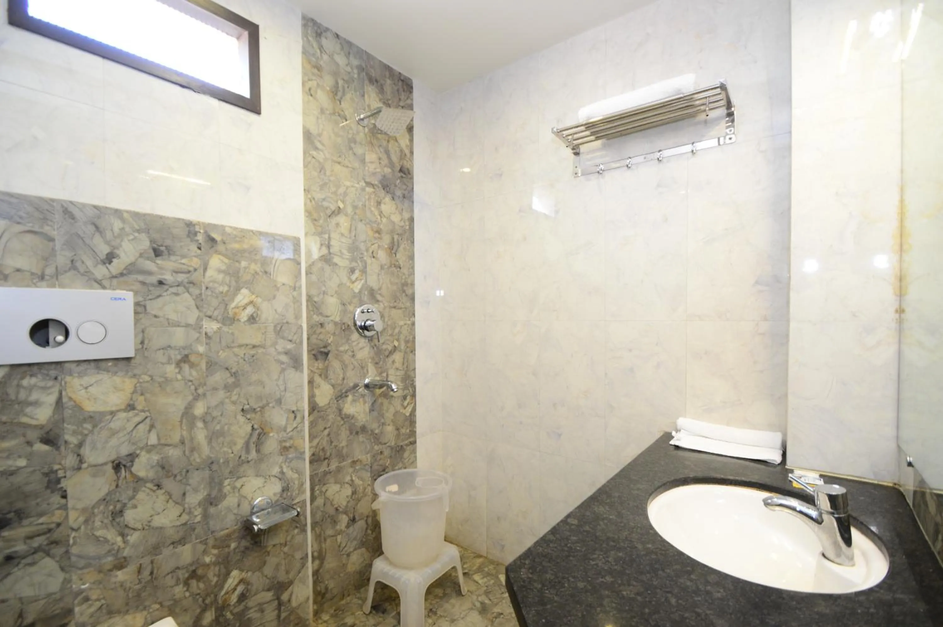 Bathroom in Kapish Smart - Hotel Jaipur City Centre