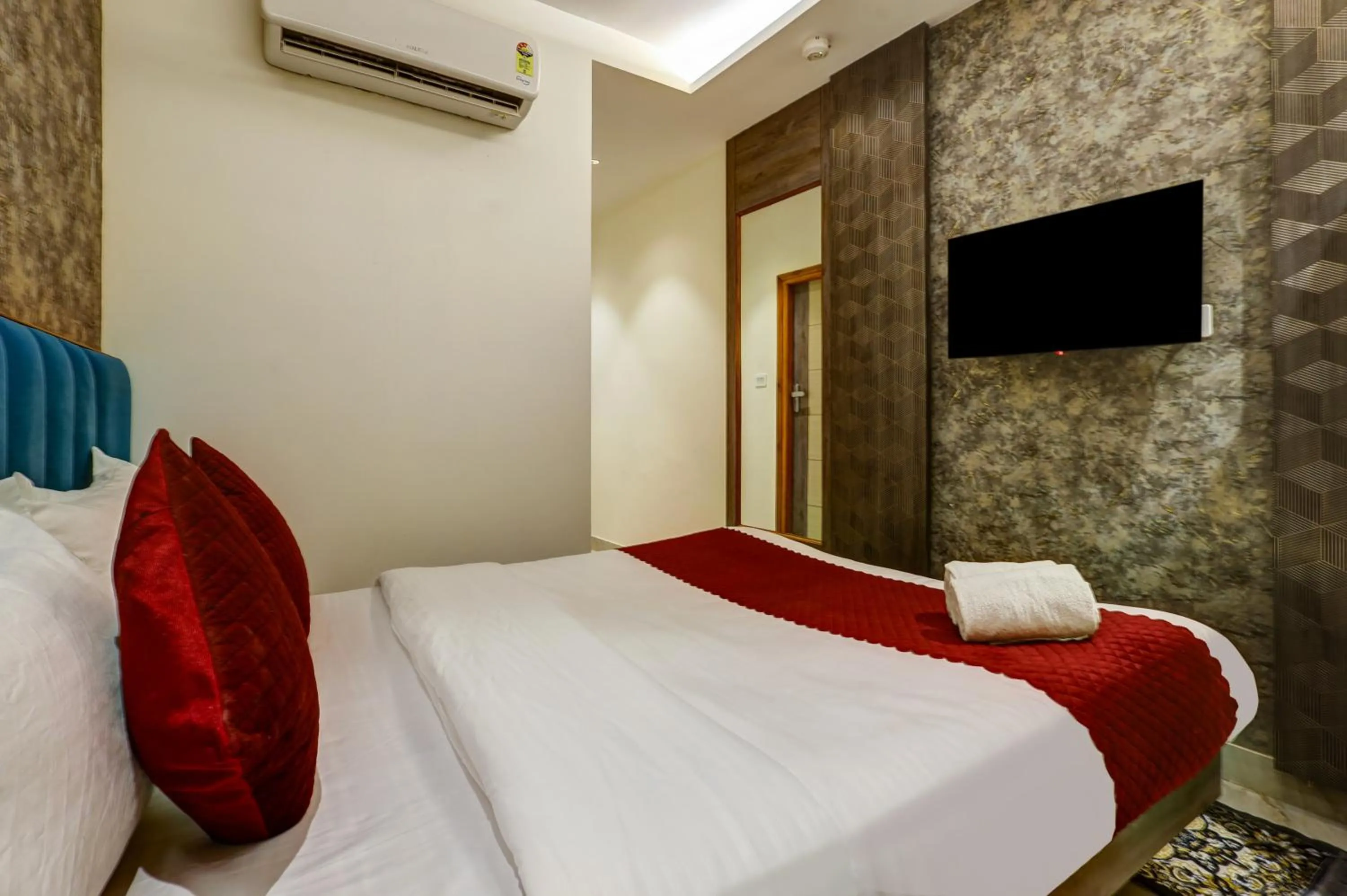 Communal lounge/ TV room, Bed in Hotel Stay House Inn 3 Mints walk from New Delhi Railway station,5 Mints from Metro