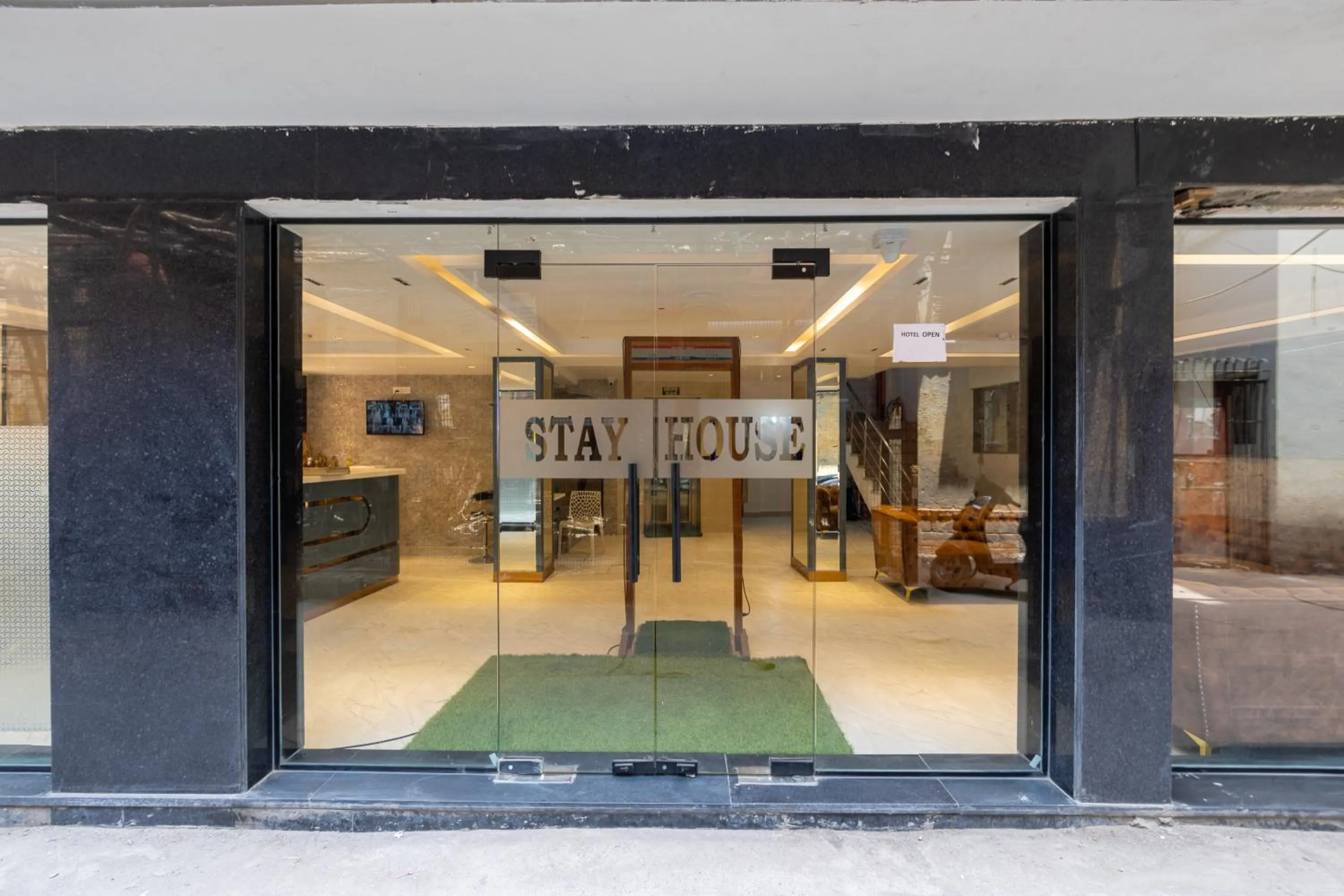 Property logo or sign in Hotel Stay House Inn 3 Mints walk from New Delhi Railway station,5 Mints from Metro