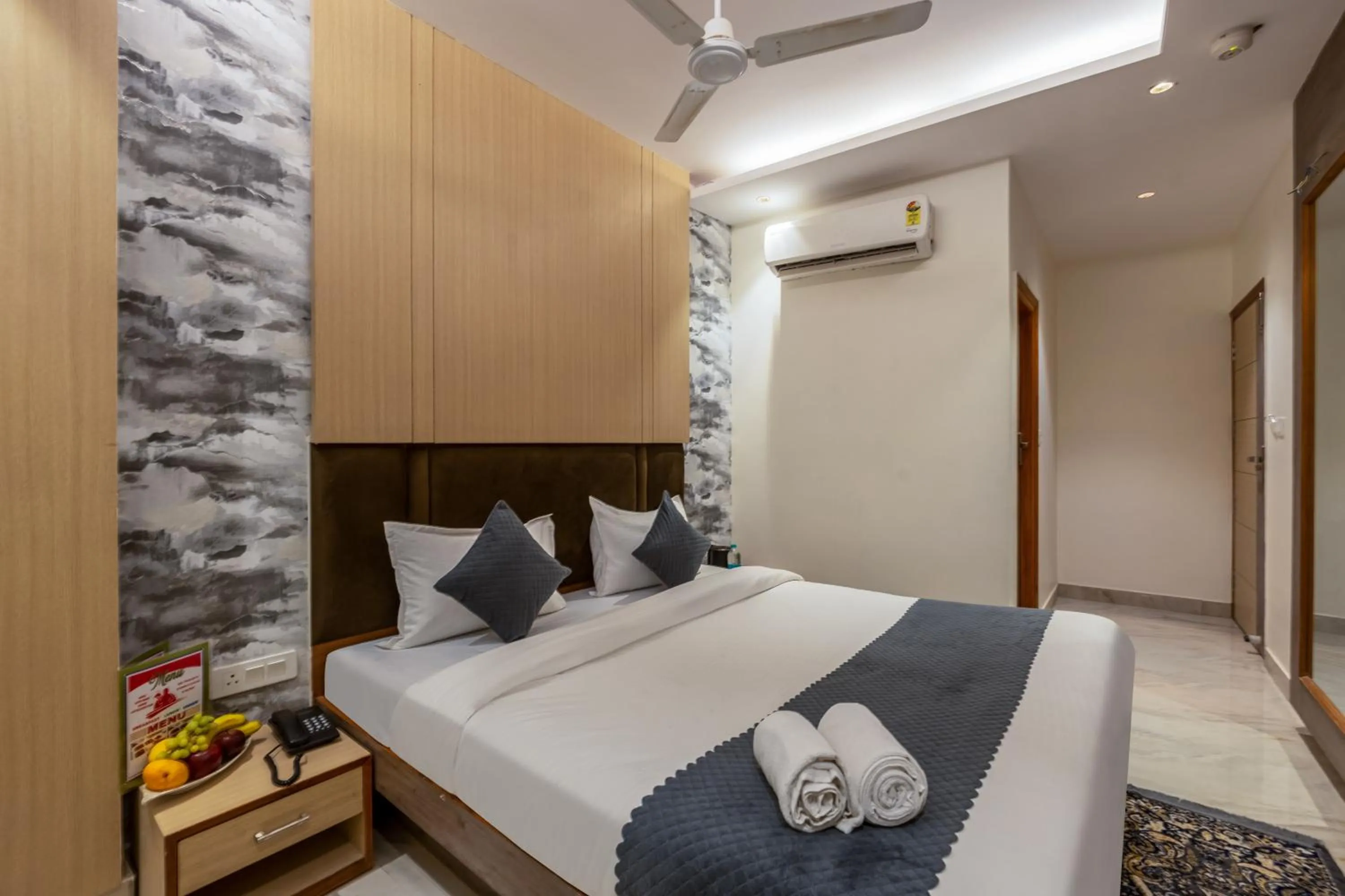 Bed in Hotel Stay House Inn 3 Mints walk from New Delhi Railway station,5 Mints from Metro