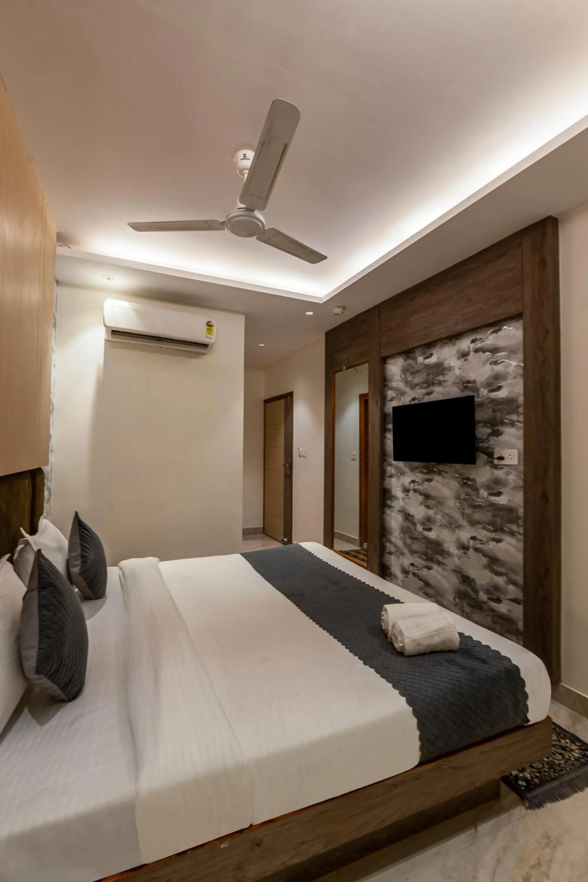 Bed in Hotel Stay House Inn 3 Mints walk from New Delhi Railway station,5 Mints from Metro