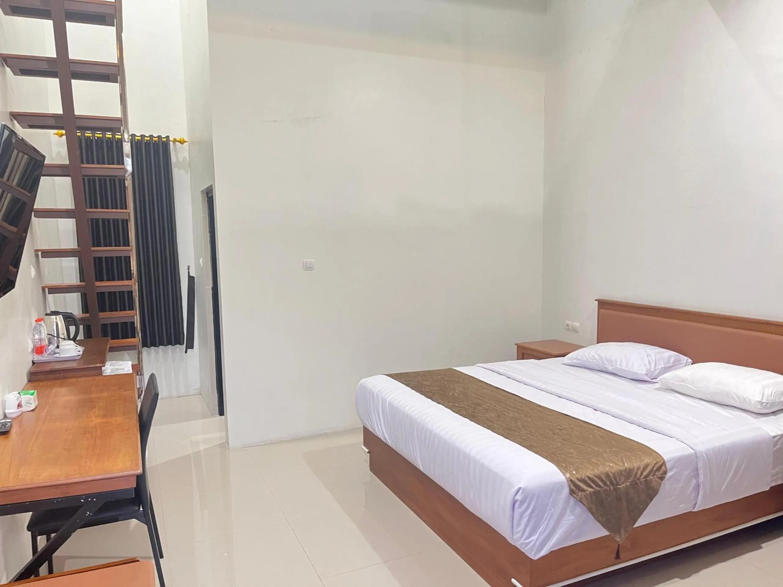 Bed in Grand Wijaya Hotel dan Villa Sarangan