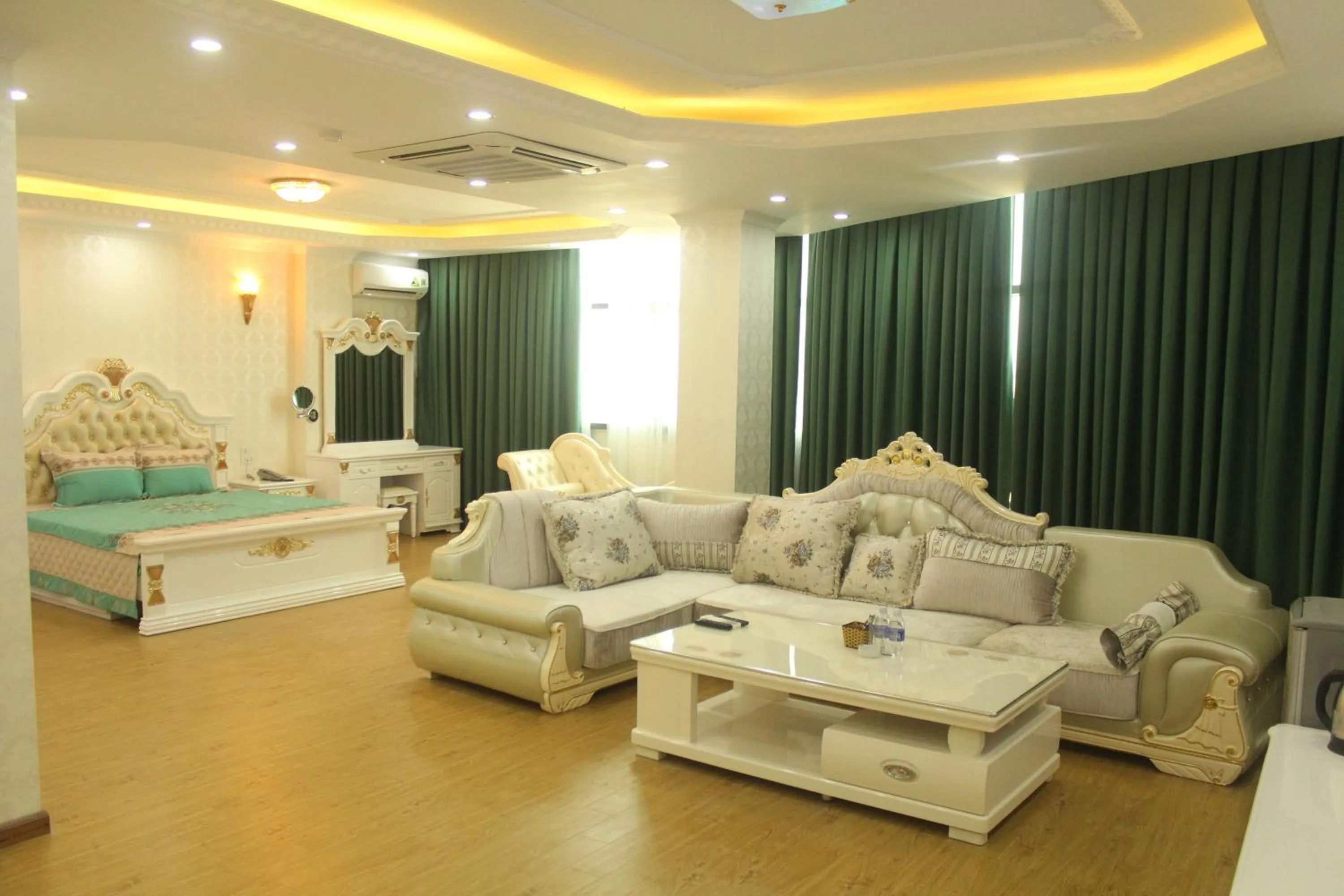 Photo of the whole room in Phuong Hoang Hotel