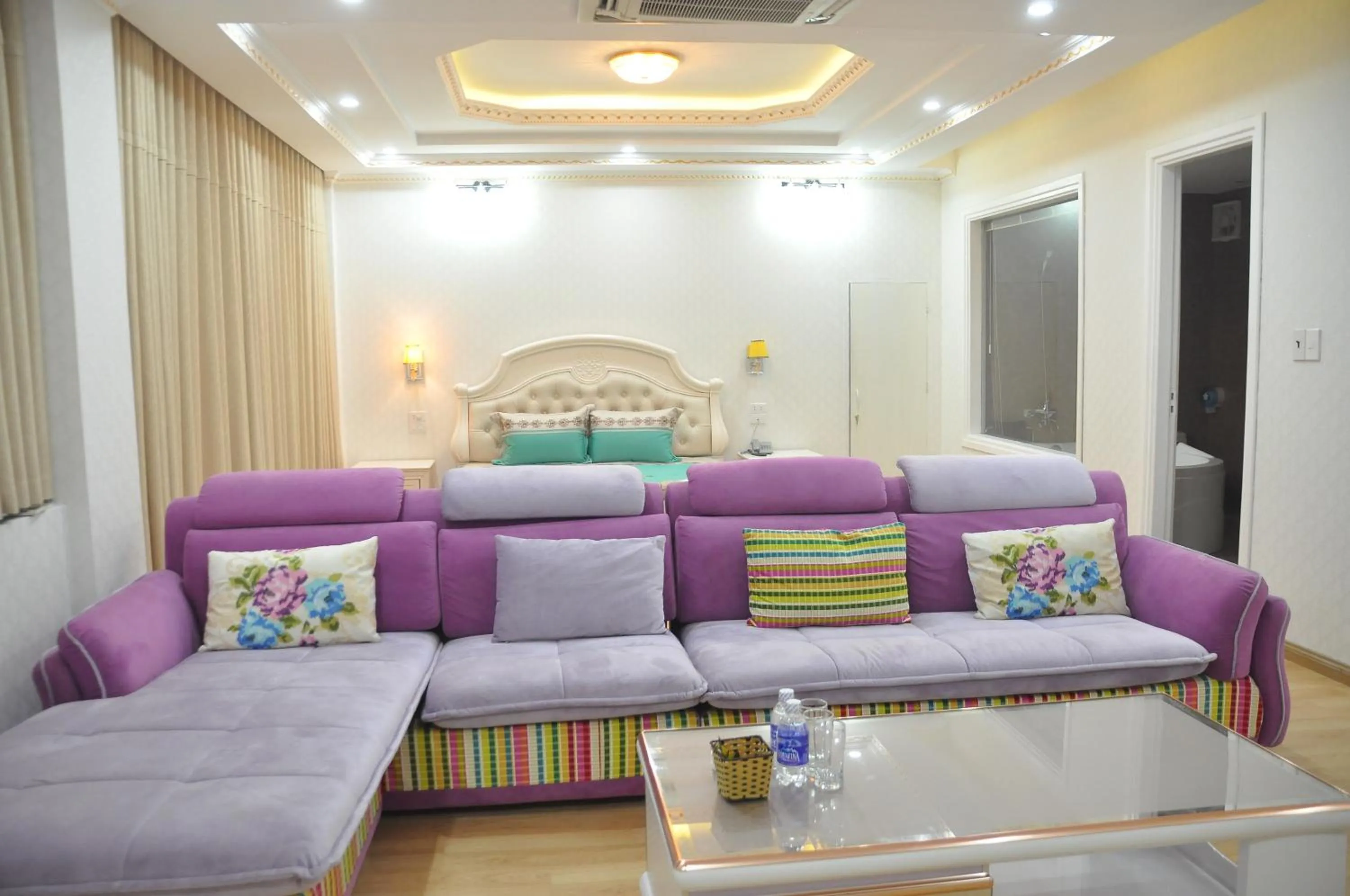 Living room in Phuong Hoang Hotel