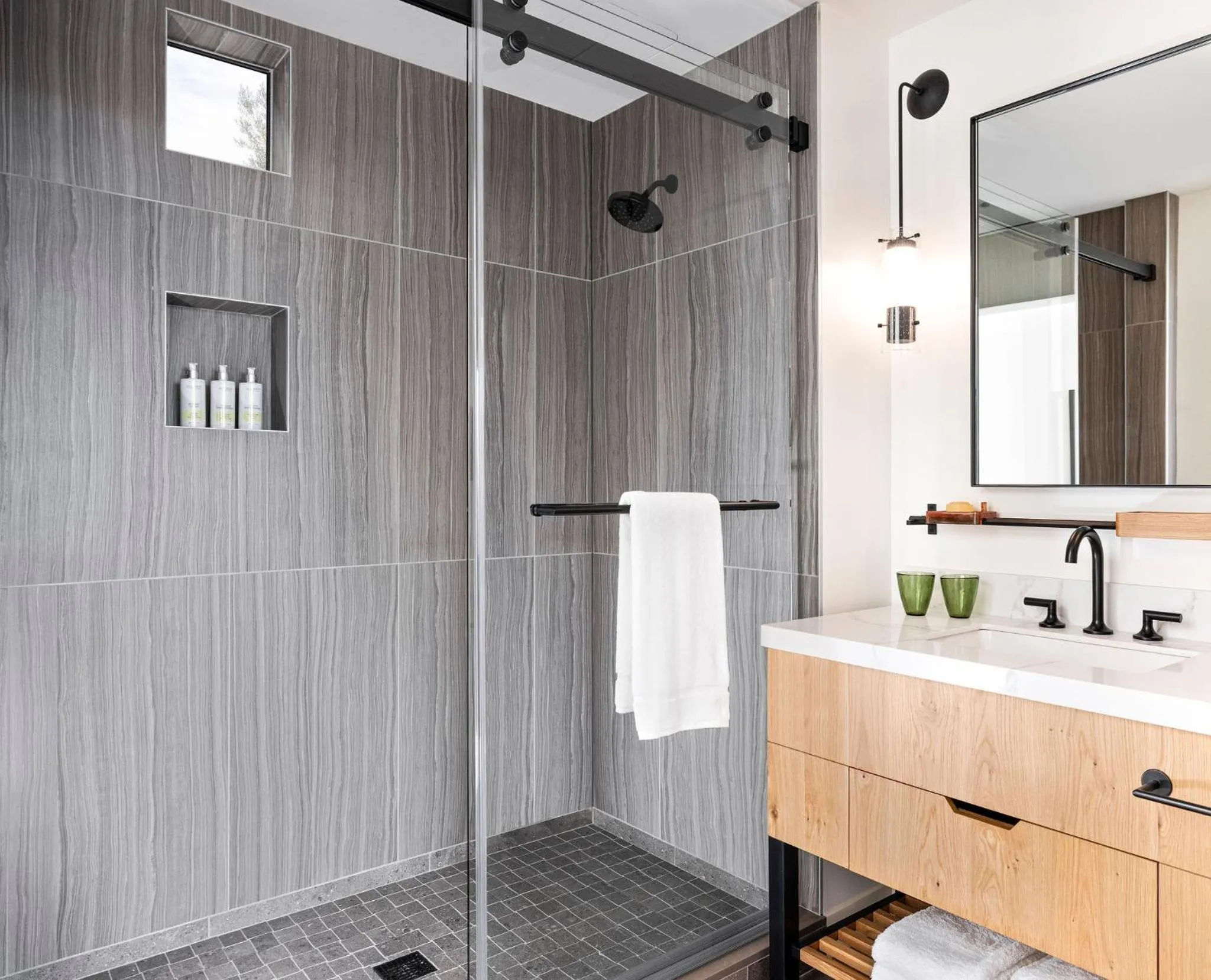 Shower in Appellation Healdsburg