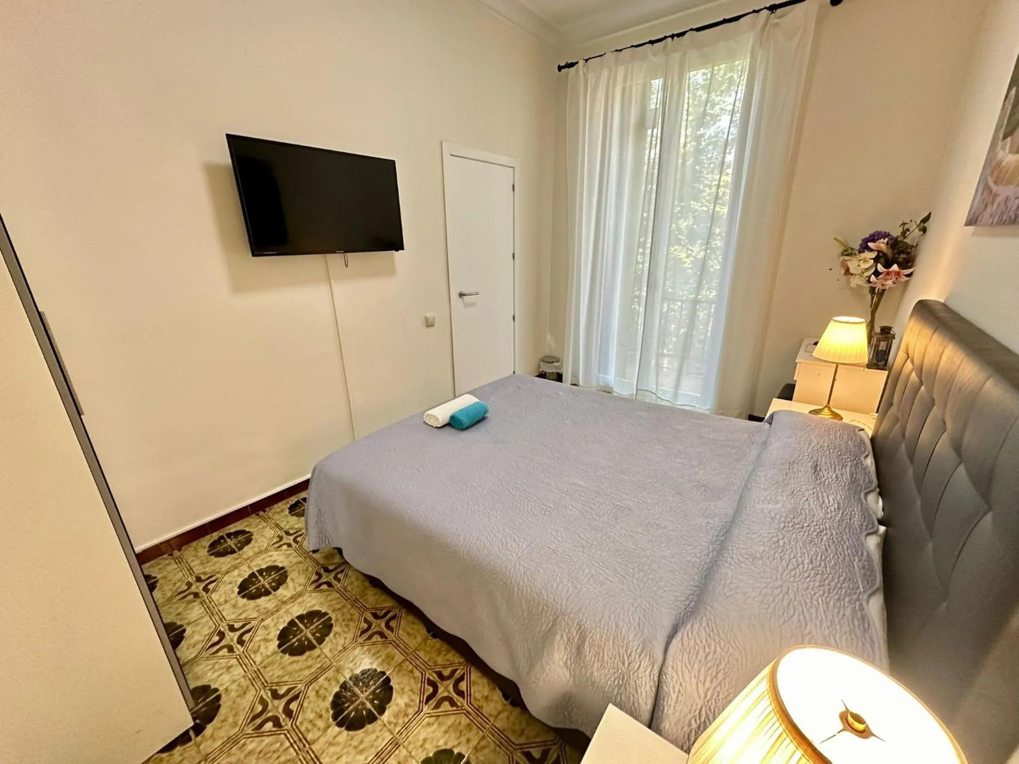 Bed in Rooms Diputacion