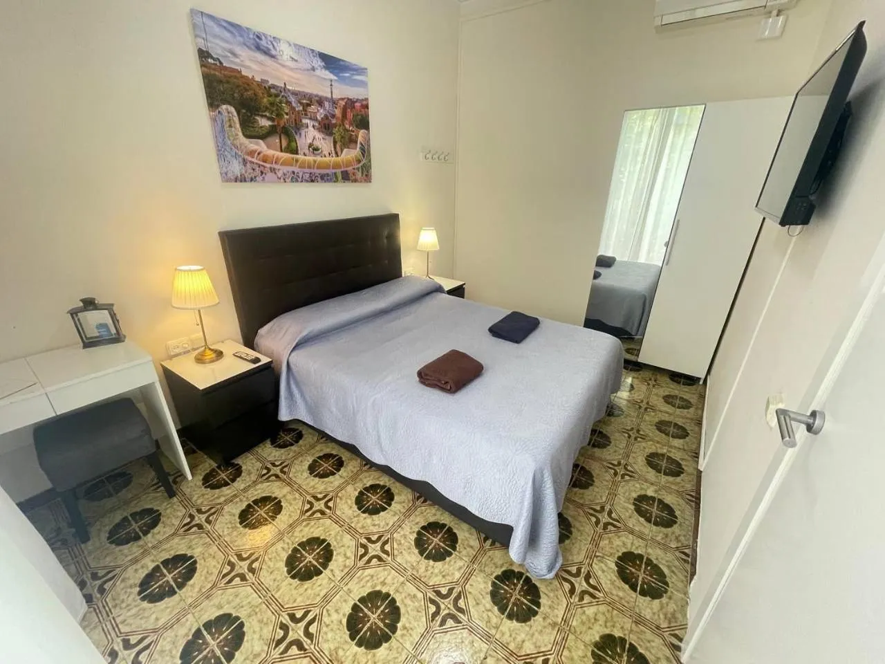 Bed in Rooms Diputacion