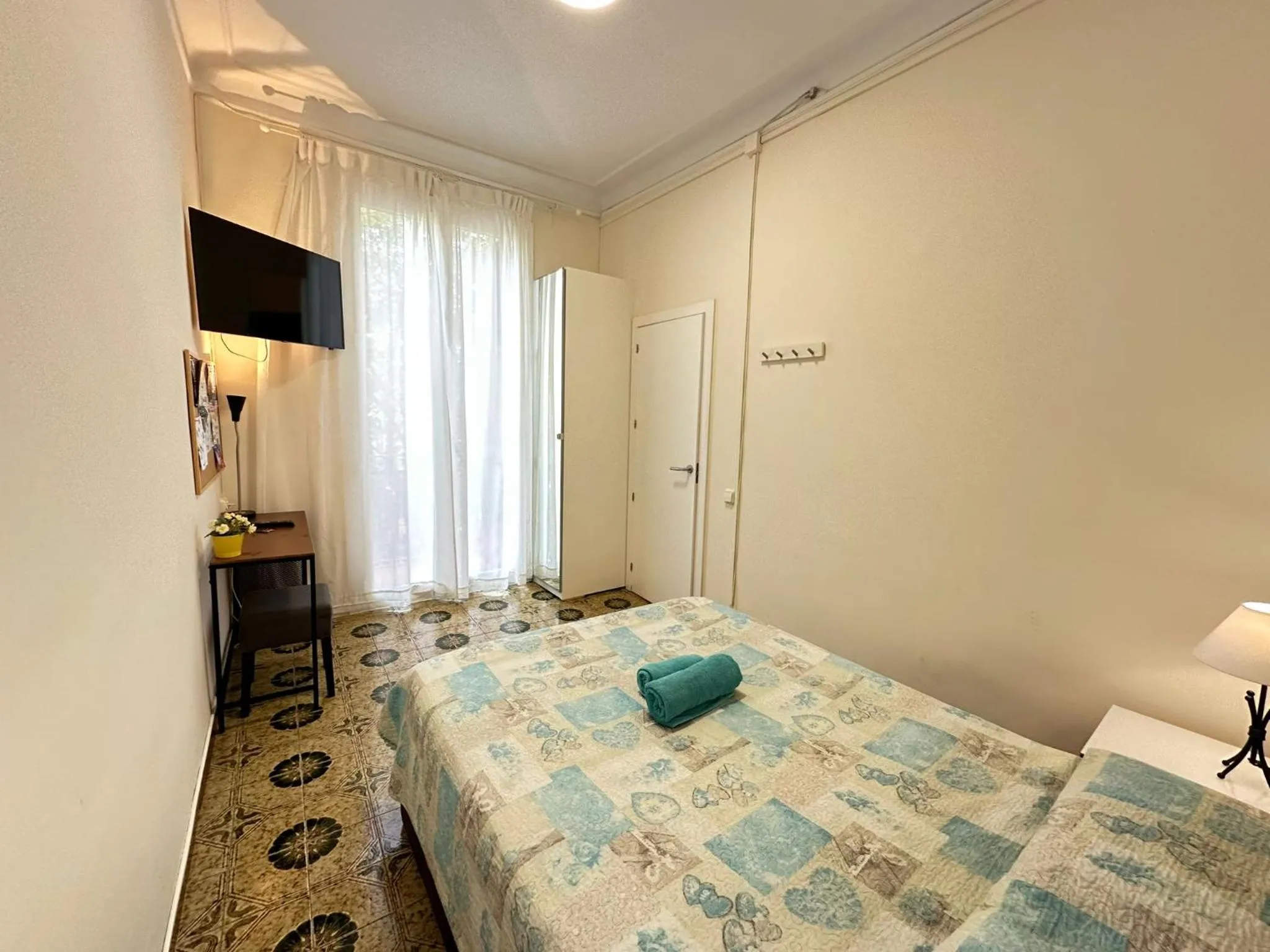 Bed in Rooms Diputacion