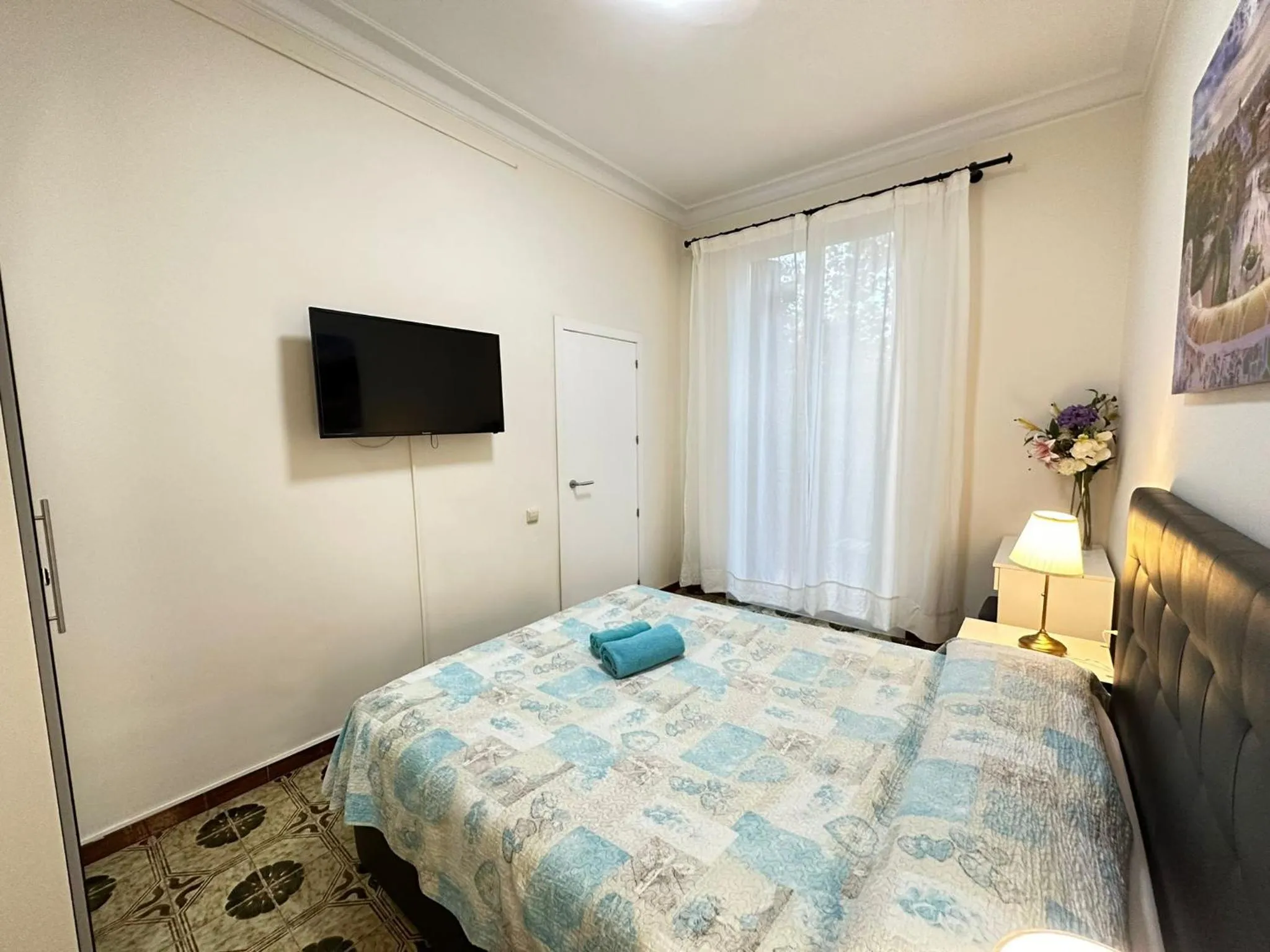 Bed in Rooms Diputacion