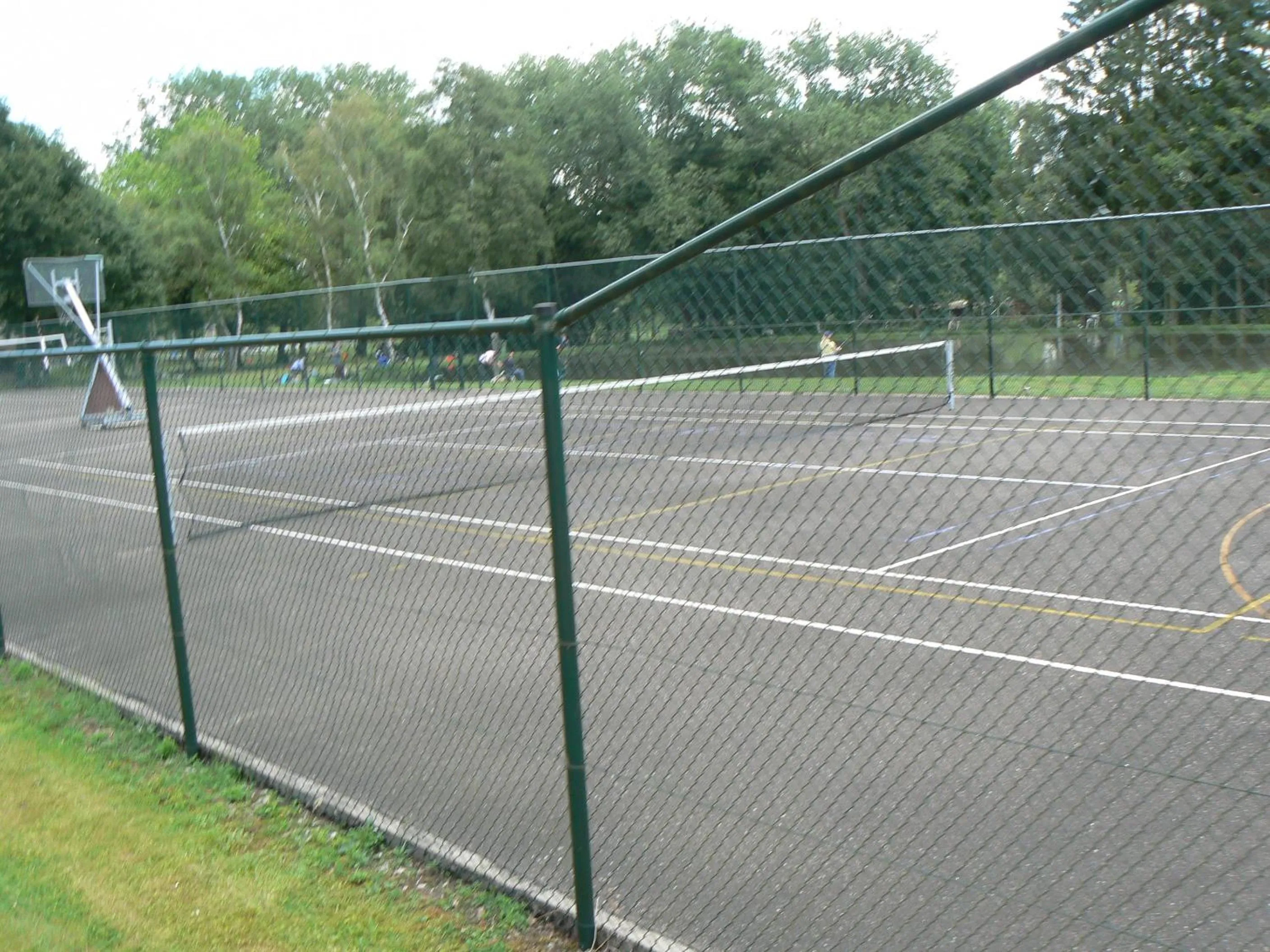 Tennis court in Hotel De Watermolen