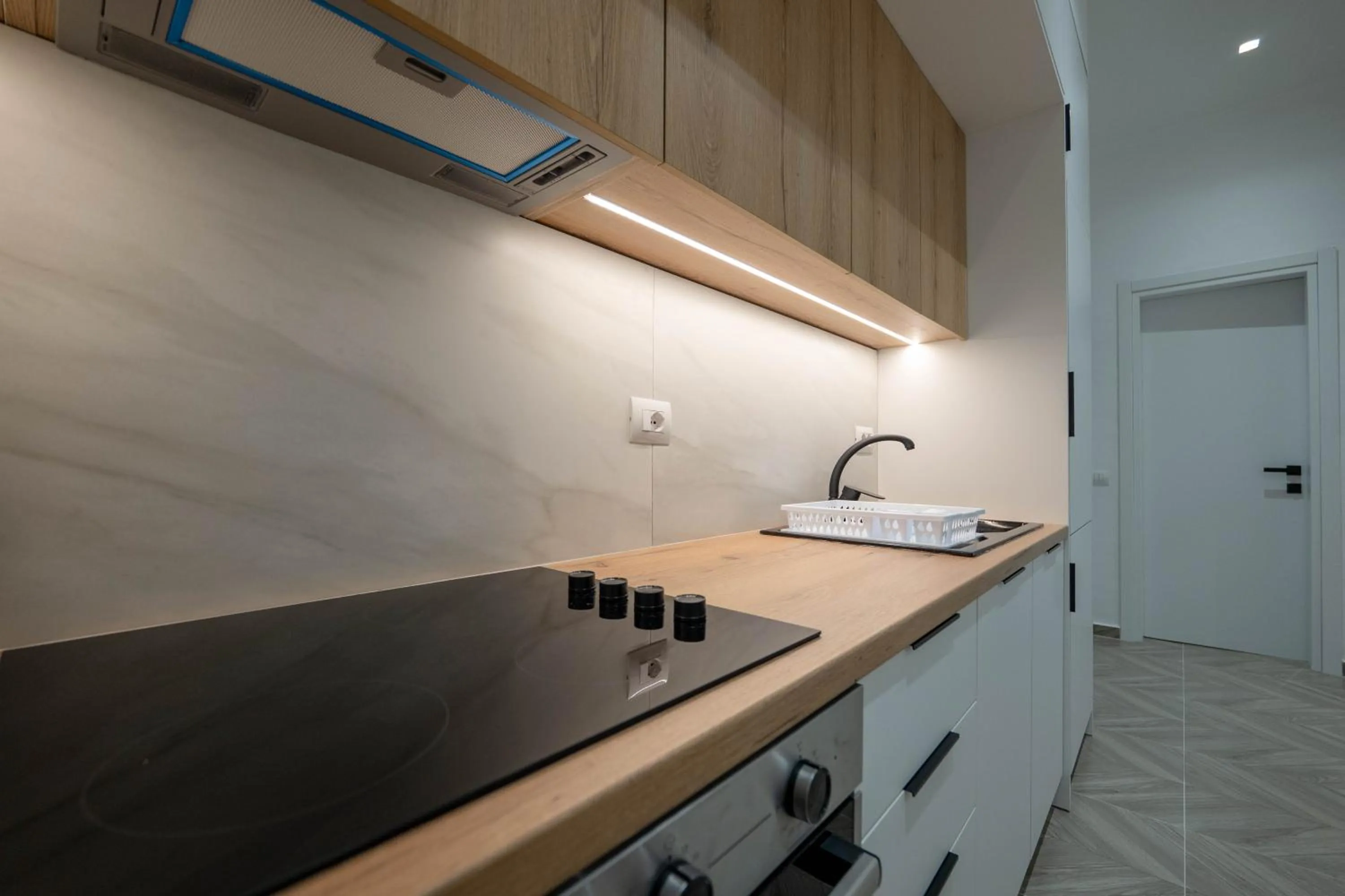 Kitchen or kitchenette in Regal Luxury Apartments