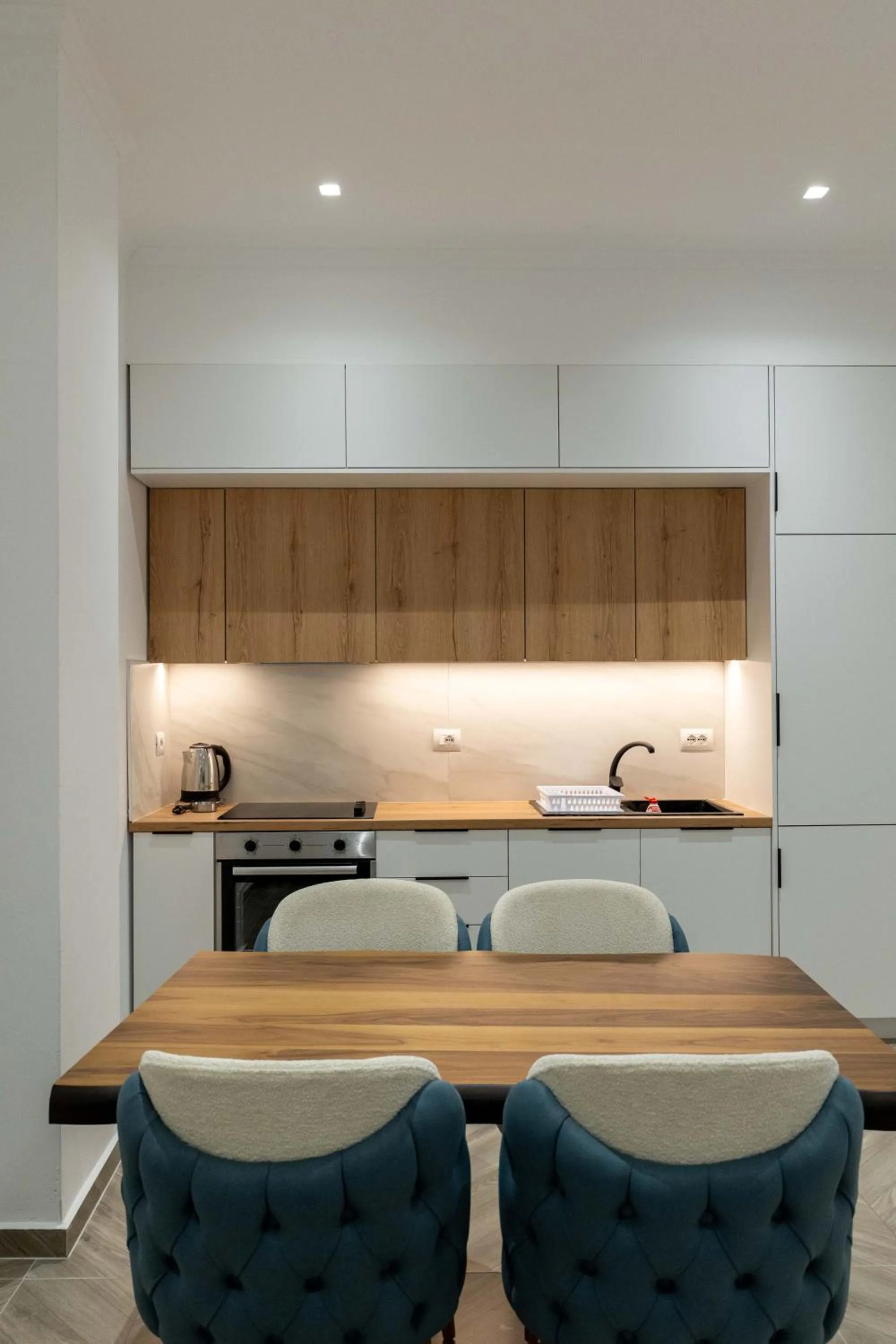 Kitchen or kitchenette in Regal Luxury Apartments