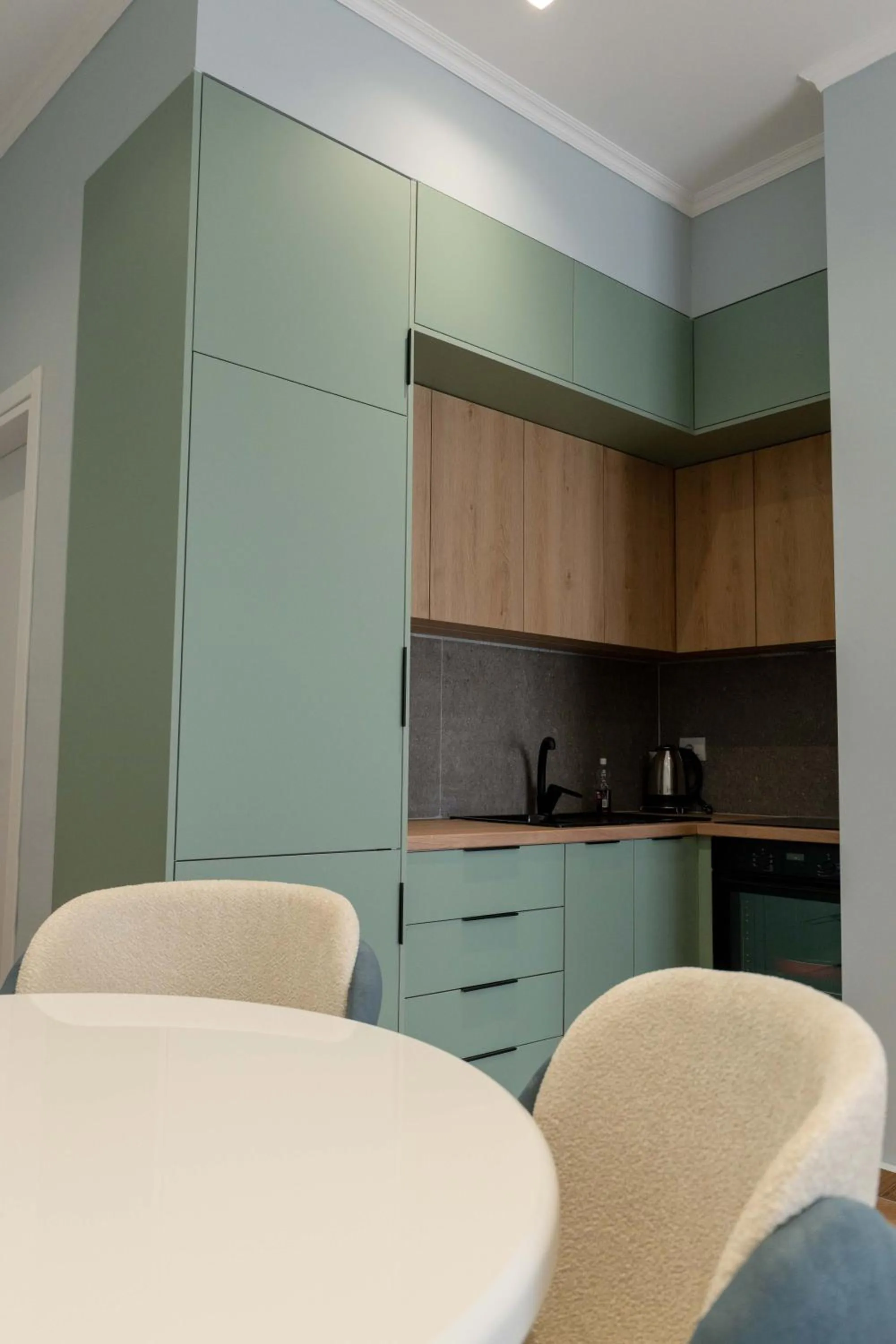 Kitchen or kitchenette in Regal Luxury Apartments