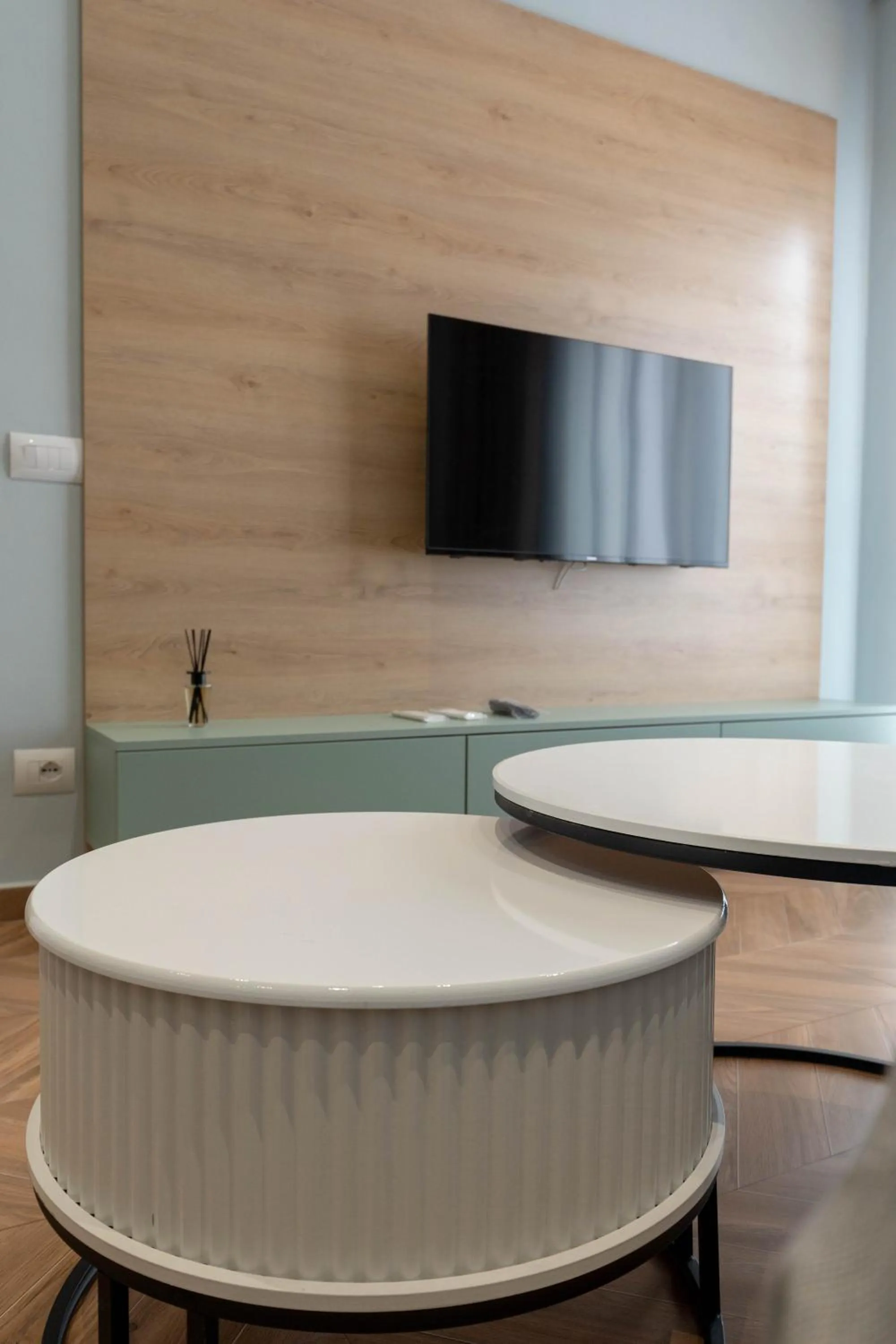 TV and multimedia in Regal Luxury Apartments