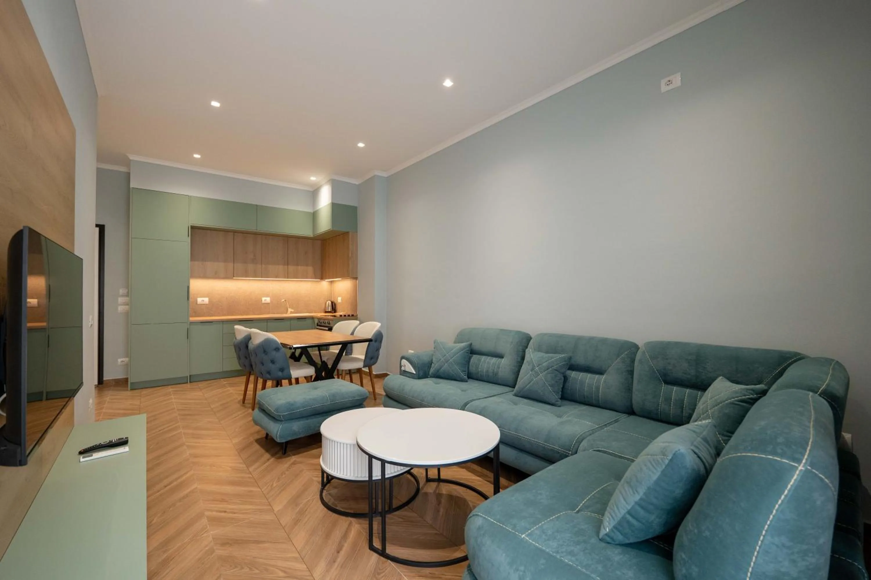 TV and multimedia in Regal Luxury Apartments