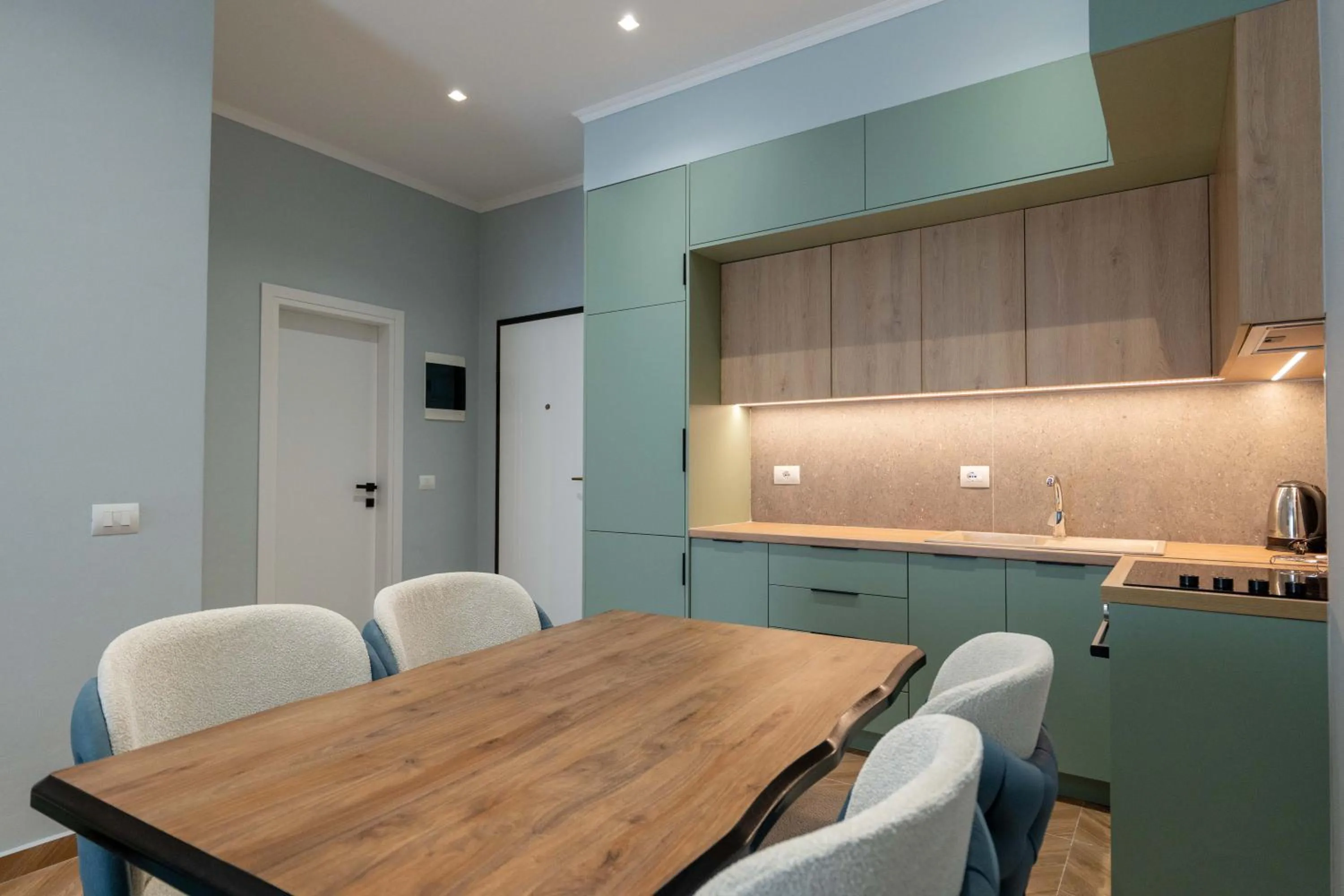 Kitchen or kitchenette in Regal Luxury Apartments