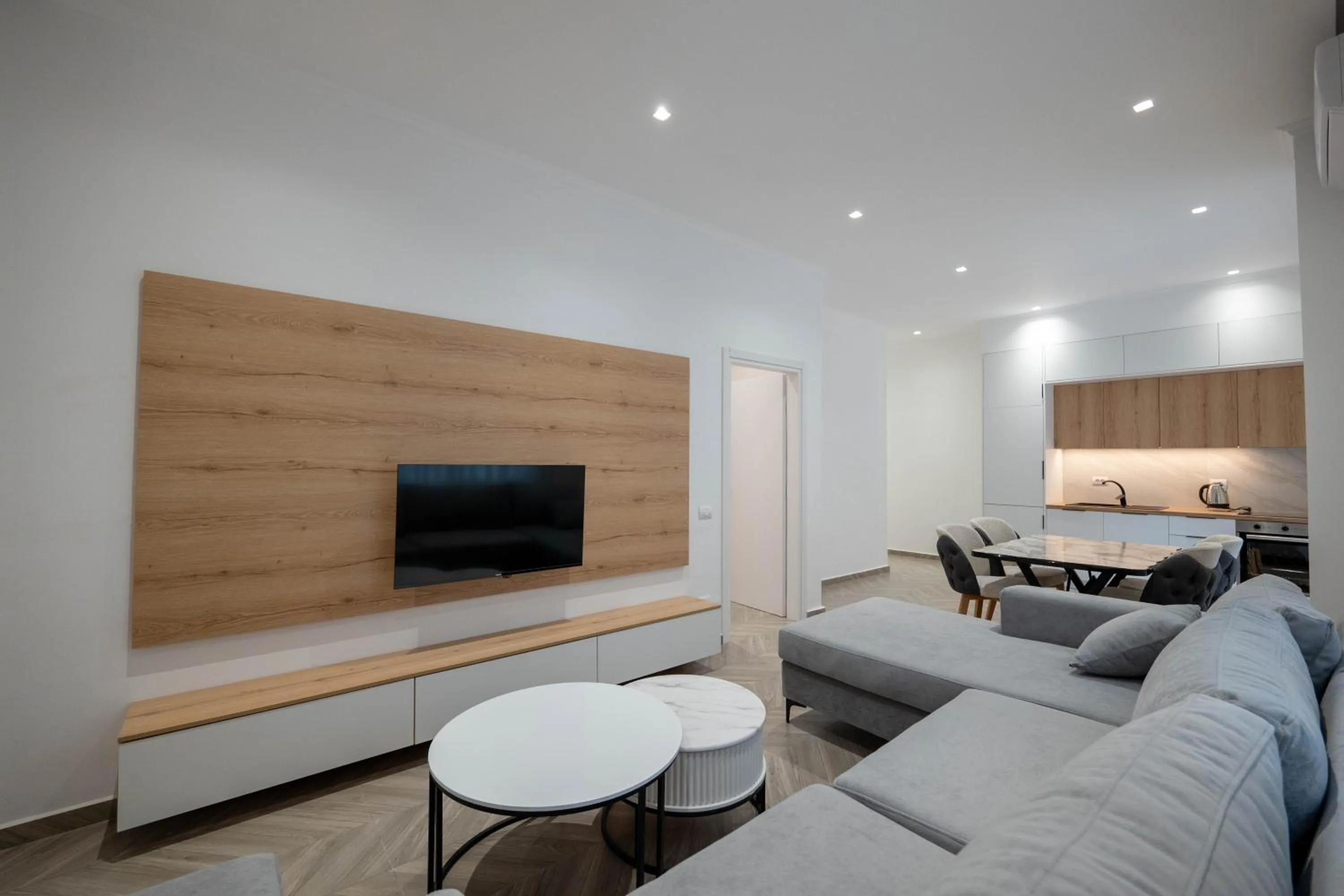 TV and multimedia in Regal Luxury Apartments