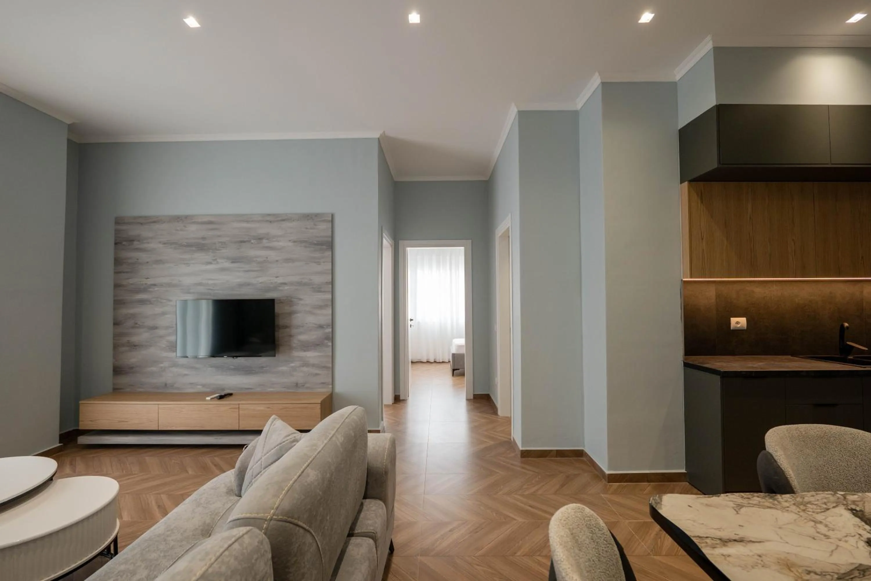 TV and multimedia in Regal Luxury Apartments