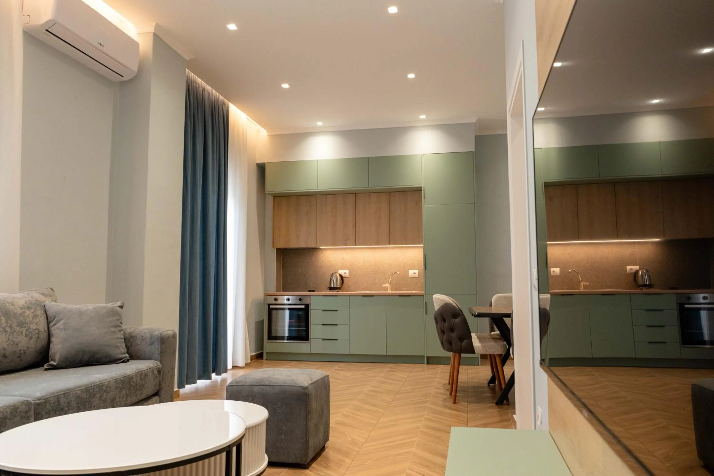 Kitchen or kitchenette in Regal Luxury Apartments