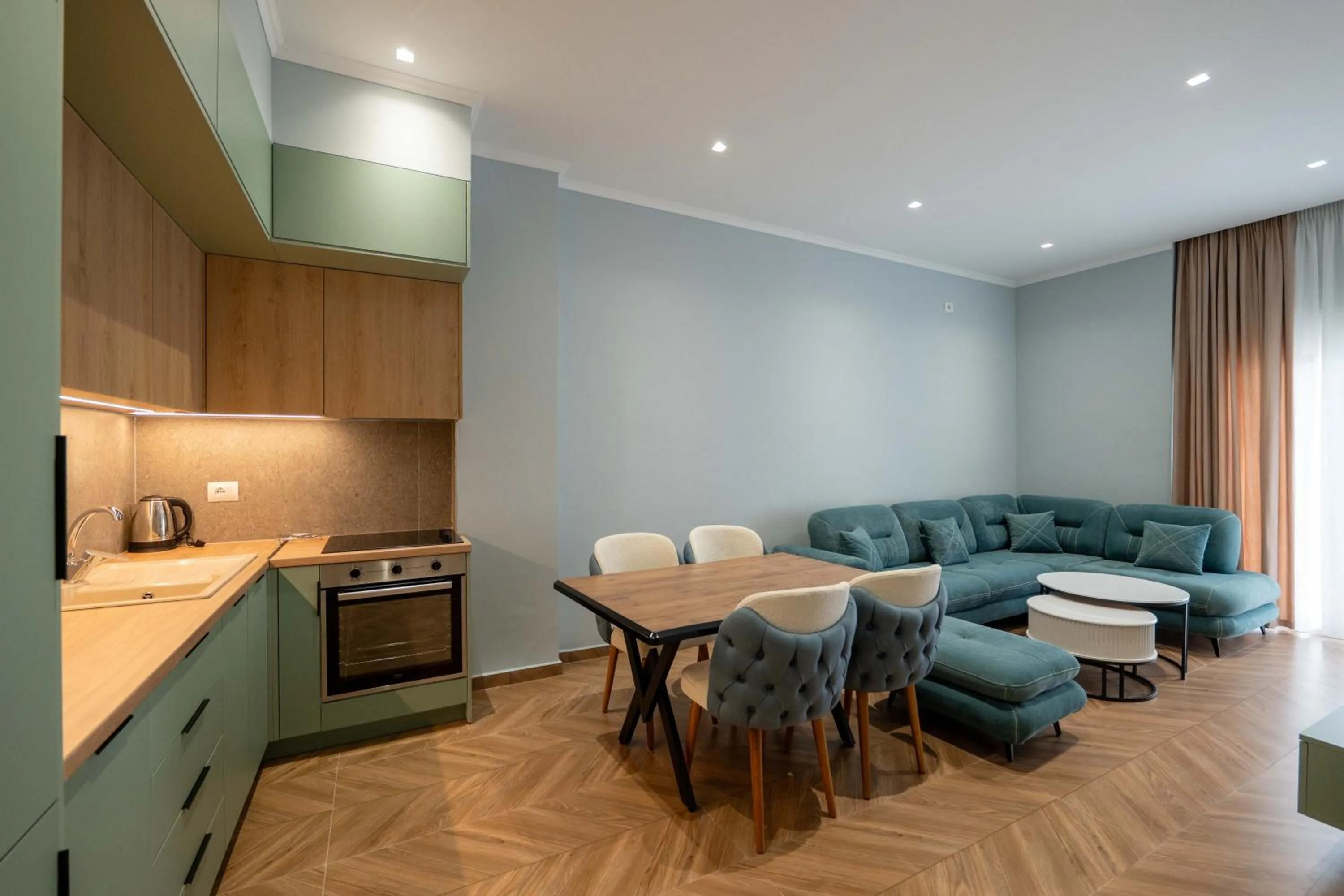 Kitchen or kitchenette in Regal Luxury Apartments