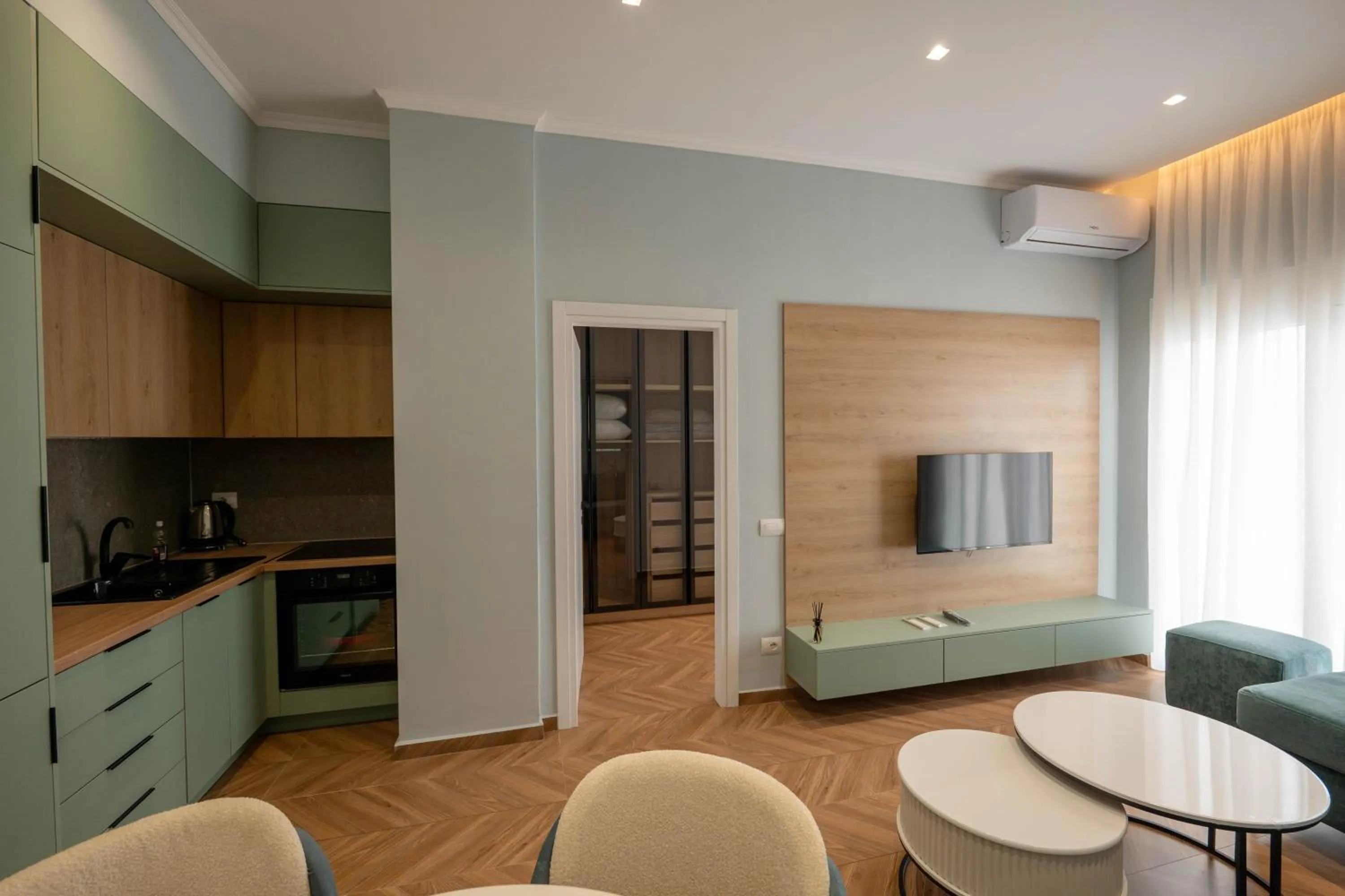 TV and multimedia in Regal Luxury Apartments