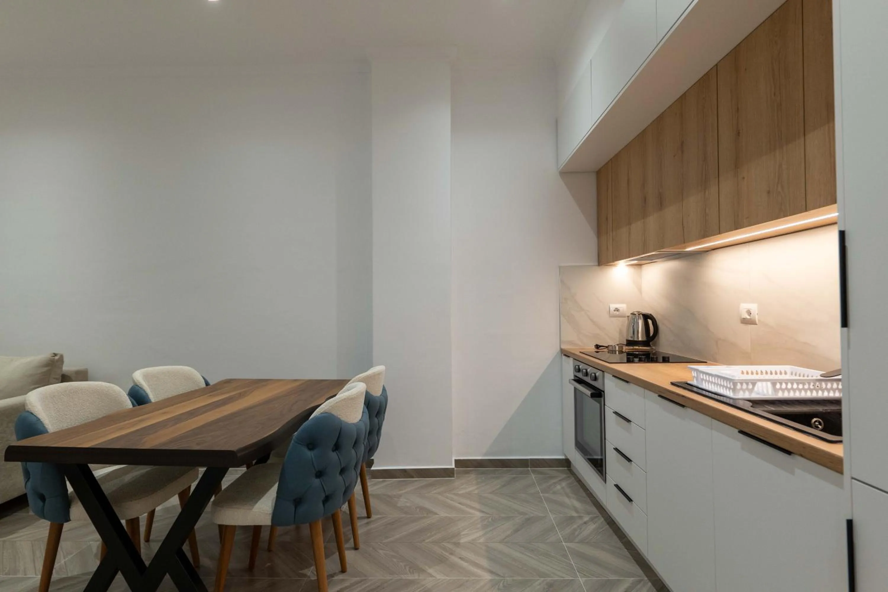 Kitchen or kitchenette in Regal Luxury Apartments