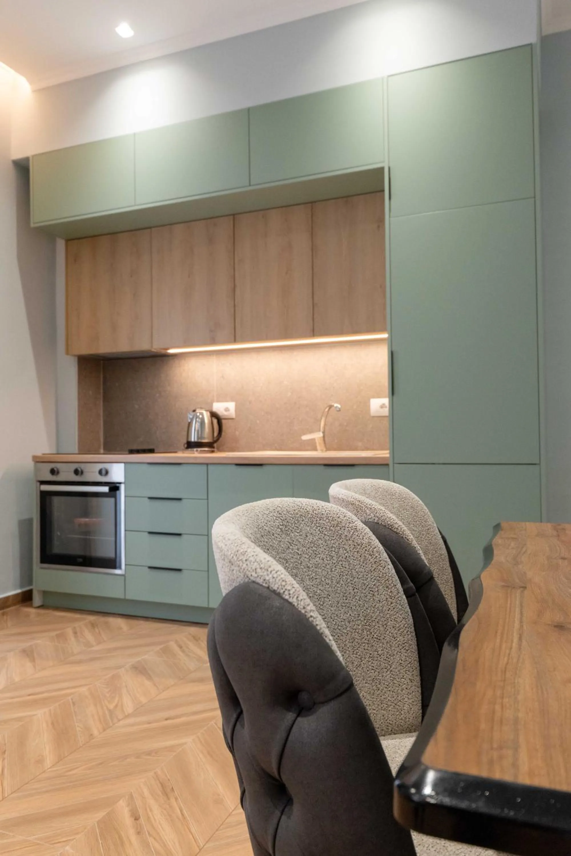Kitchen or kitchenette in Regal Luxury Apartments