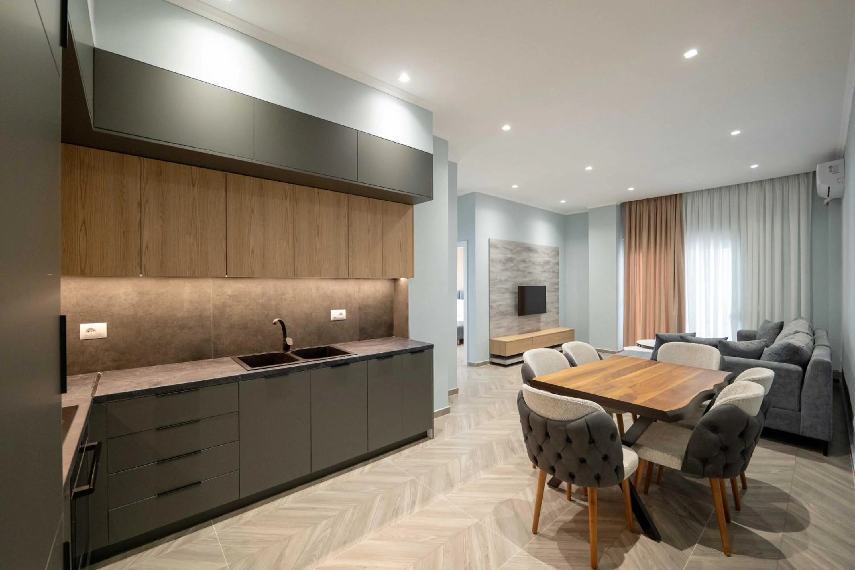 TV and multimedia in Regal Luxury Apartments