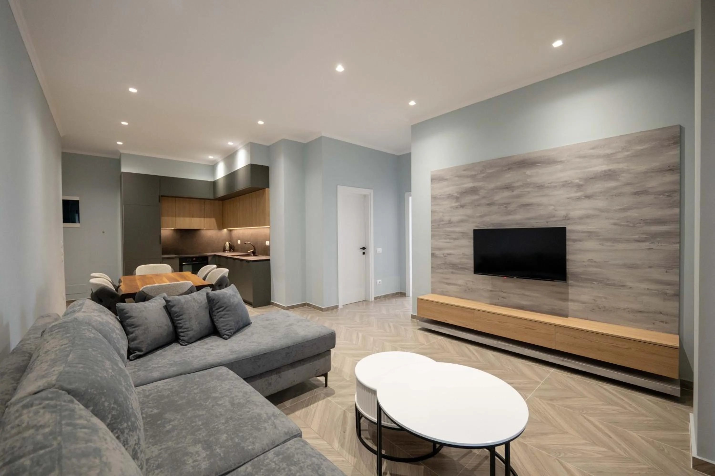 TV and multimedia in Regal Luxury Apartments